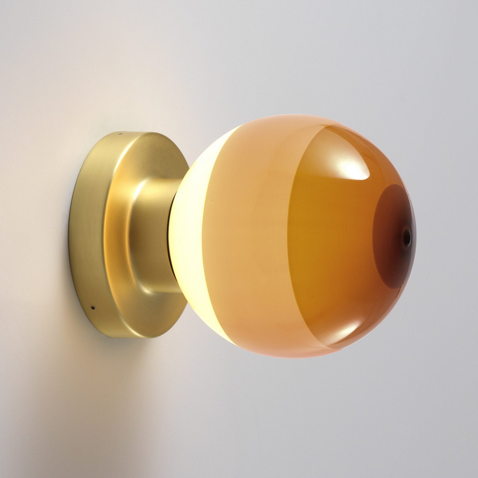 Aplique de pared LED MARSET Dipping Light A2, crema/latón