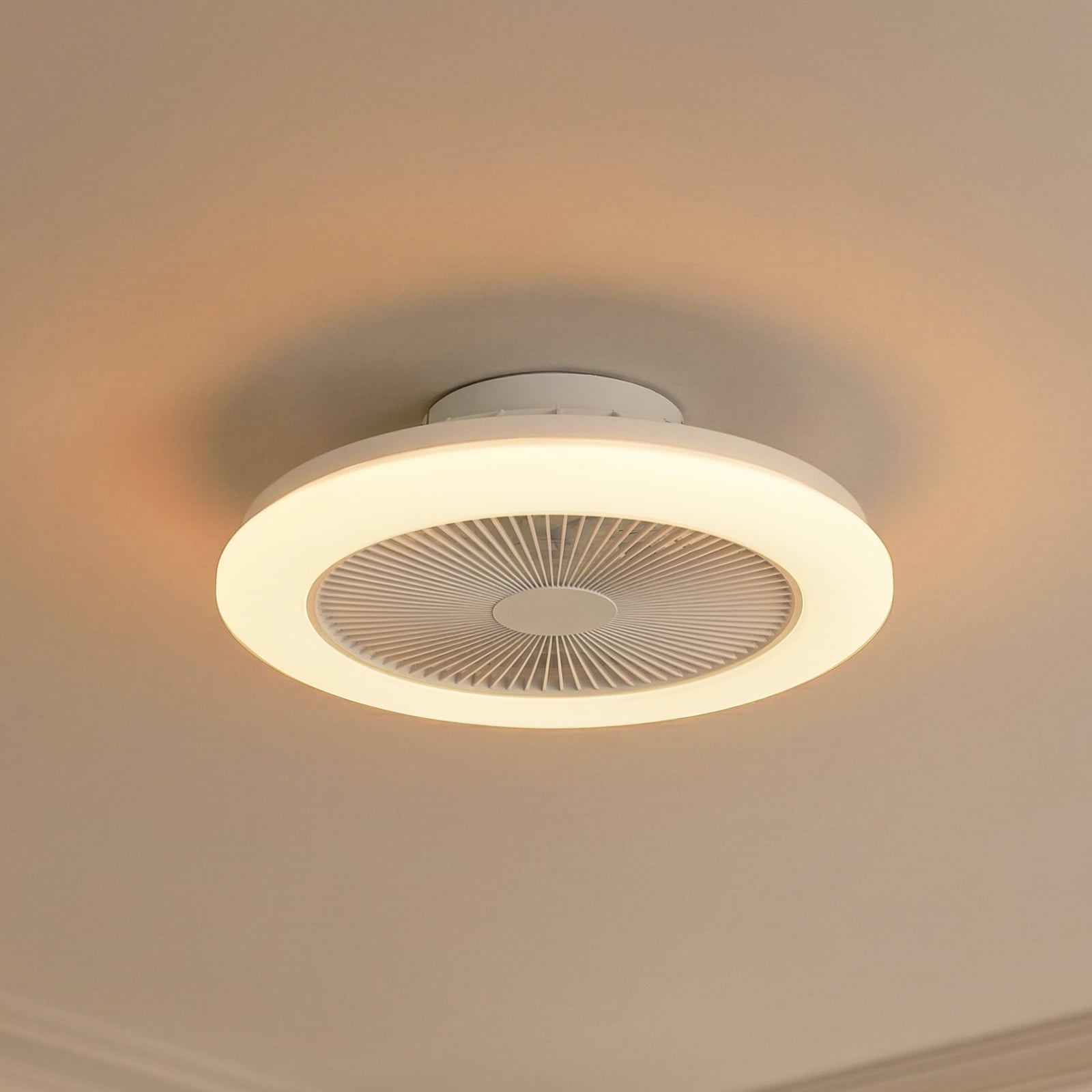 Vedin LED-kattotuuletin, halkaisija 45 cm, RGBW, himmennettävä, valkoinen, DC - Vedin LED-kattotuuletin, halkaisija 45 cm, RGBW, himmennettävä, valkoinen, DC -