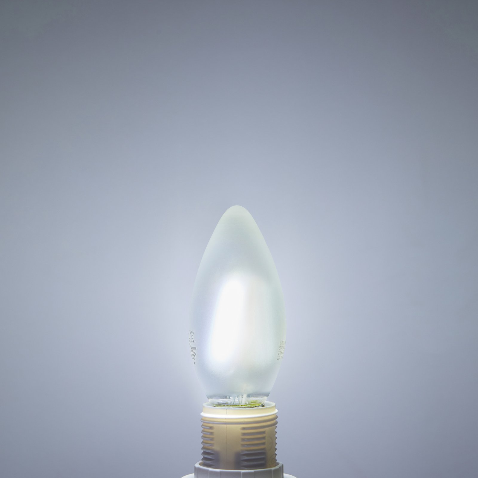 LUUMR Smart LED-lyspære mat E14 4,2W Tuya WLAN CCT