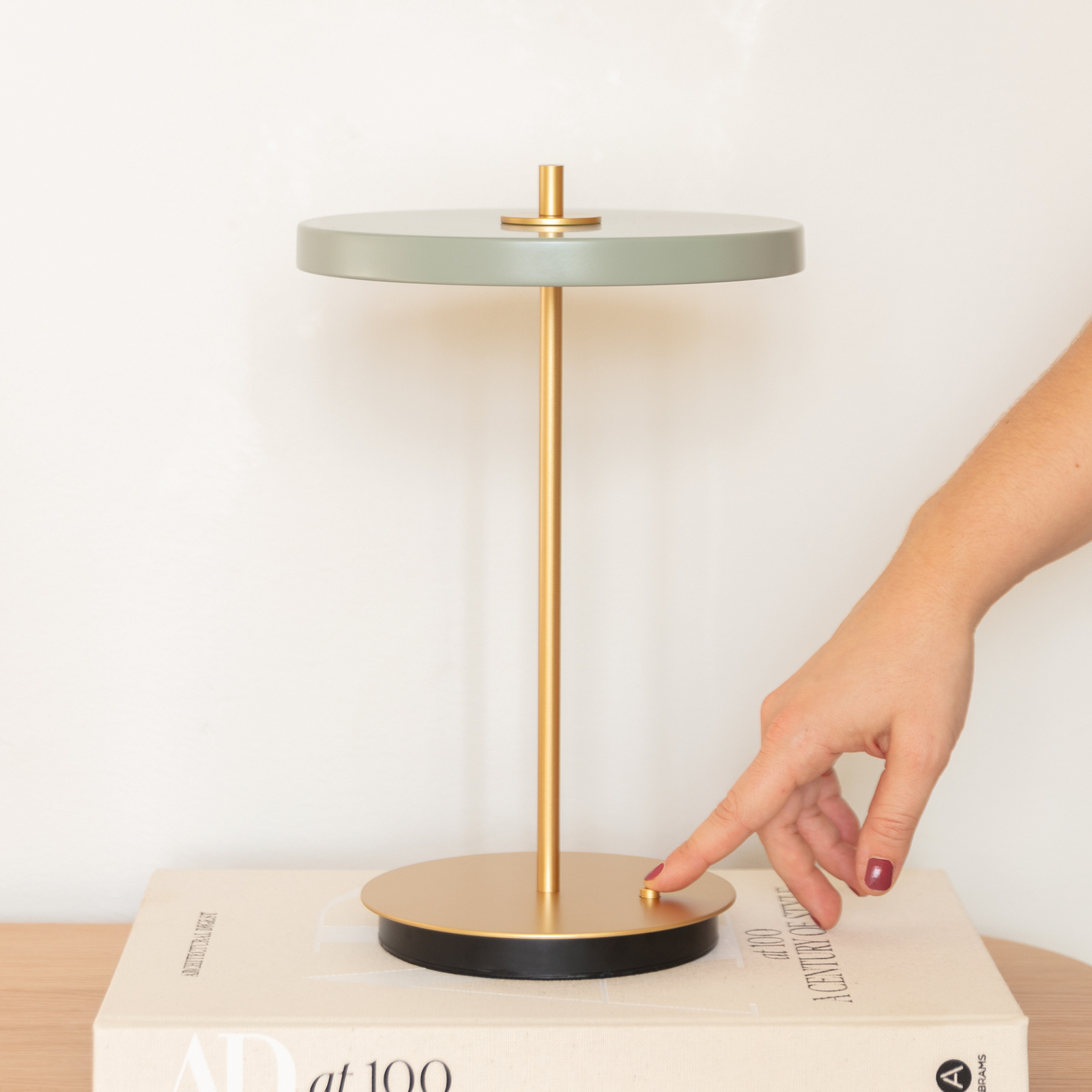 Asteria Move LED rechargeable table lamp olive/brass 31 cm - UMAGE