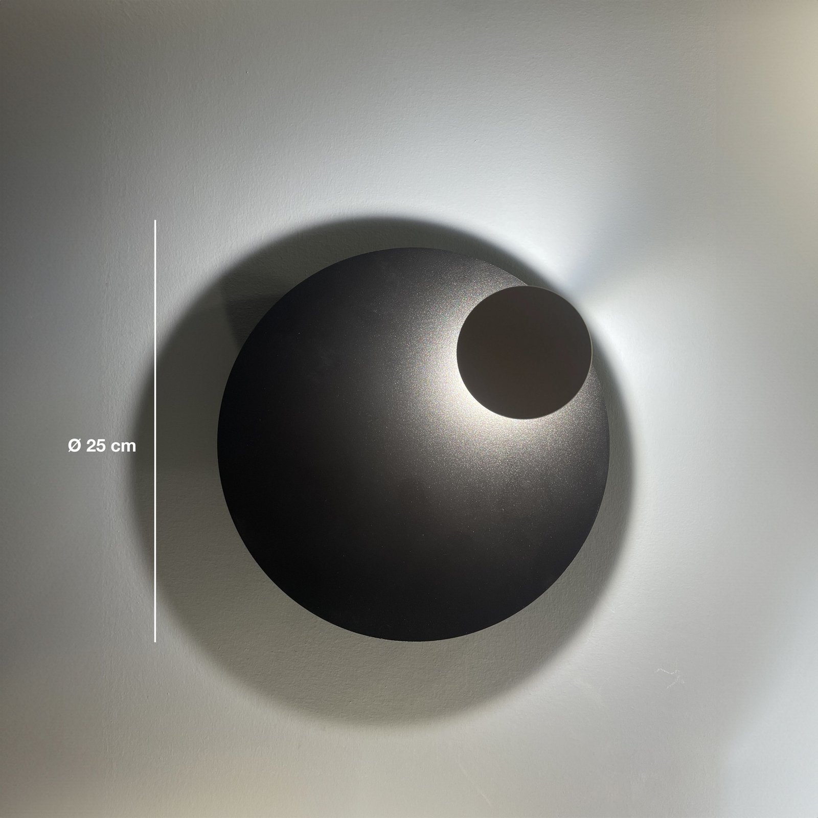 Knikerboker LED wall lamp Pois, black, Ø 25 cm, dimmable