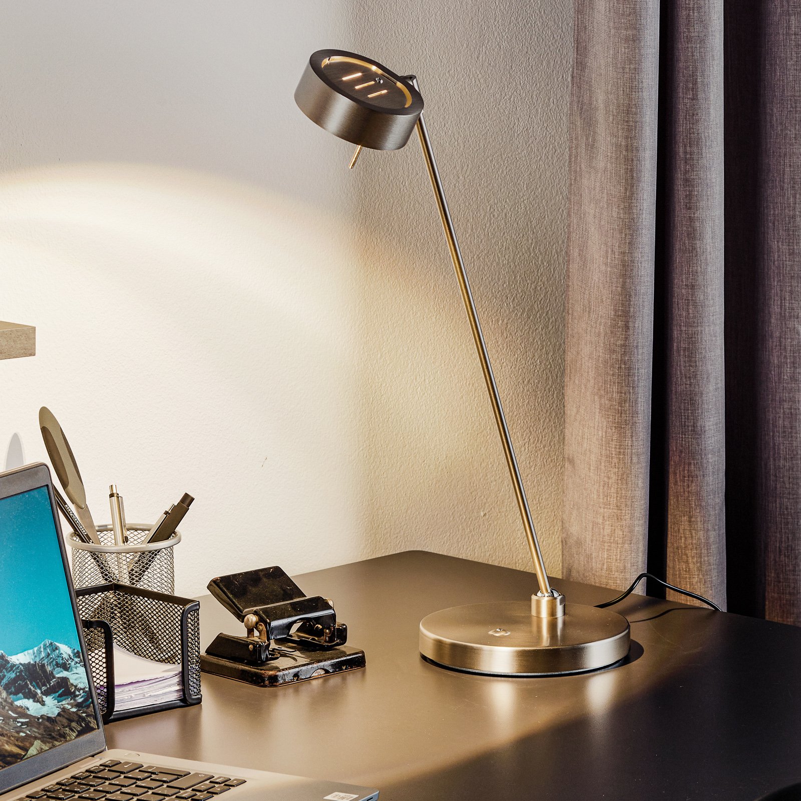 Lámpara mesa LED Elegance, articulación x2, níquel
