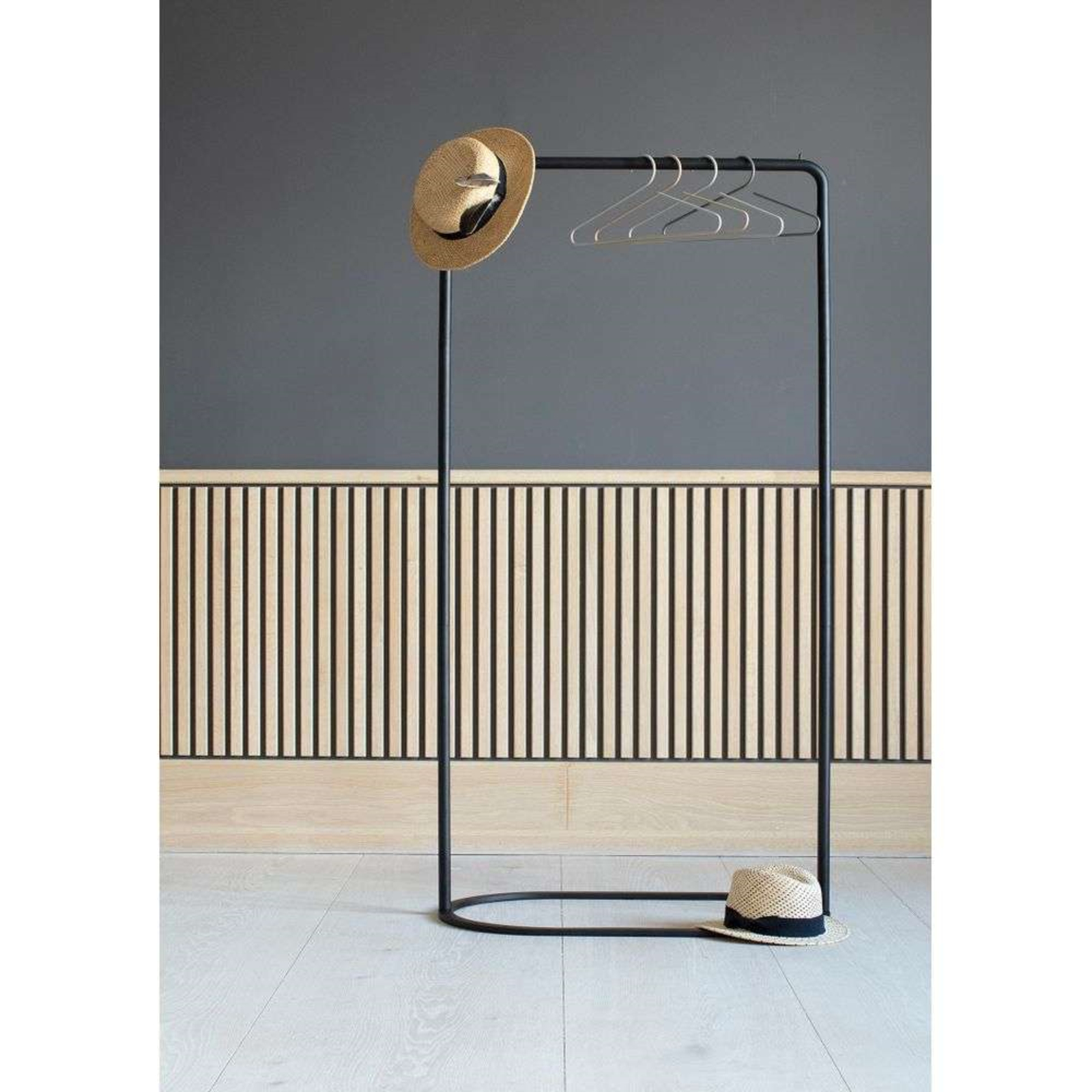 O&O Clothes Rack Large Black - Woud