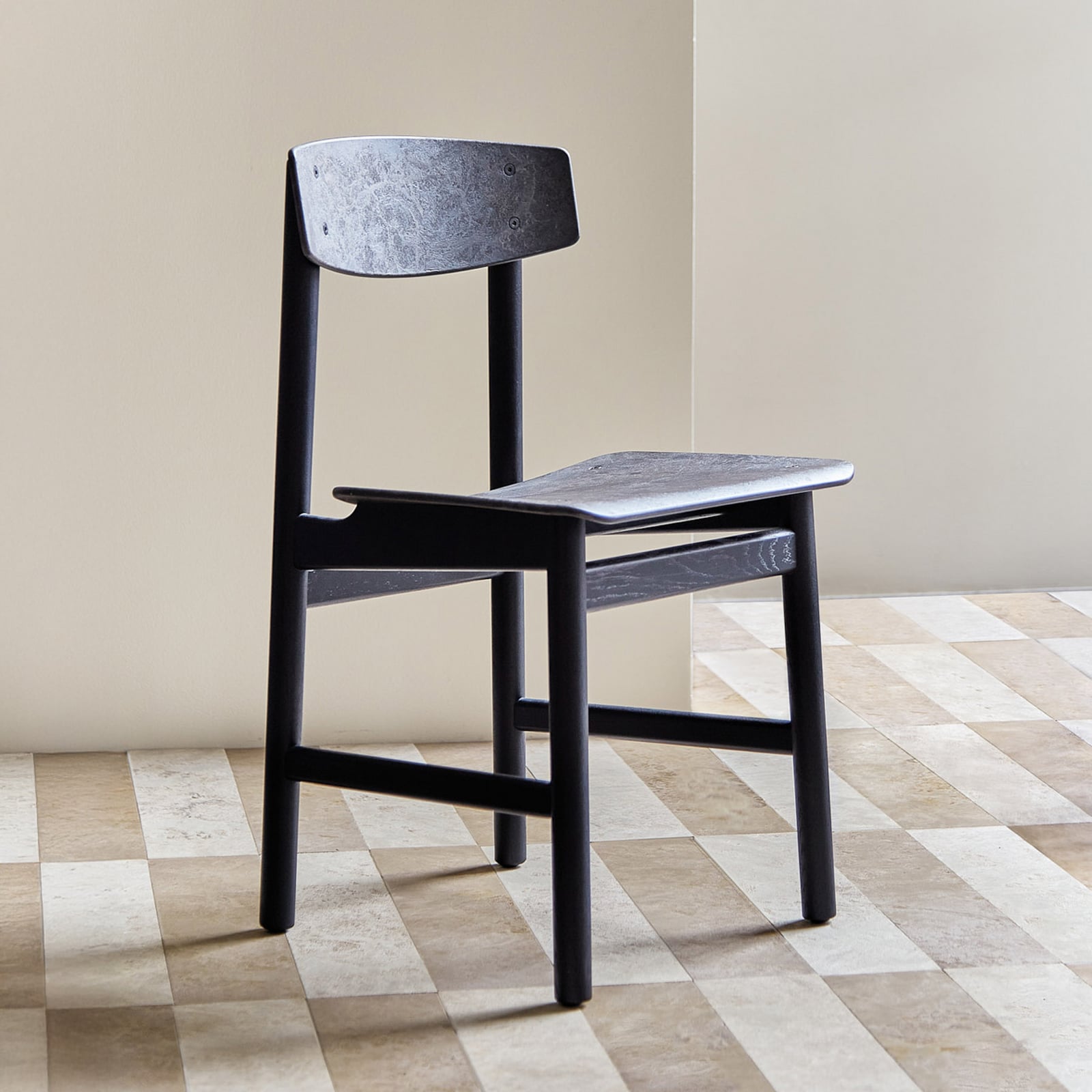 Chaise Conscious 3162, noire, hêtre, hauteur 78,5 cm - Mater