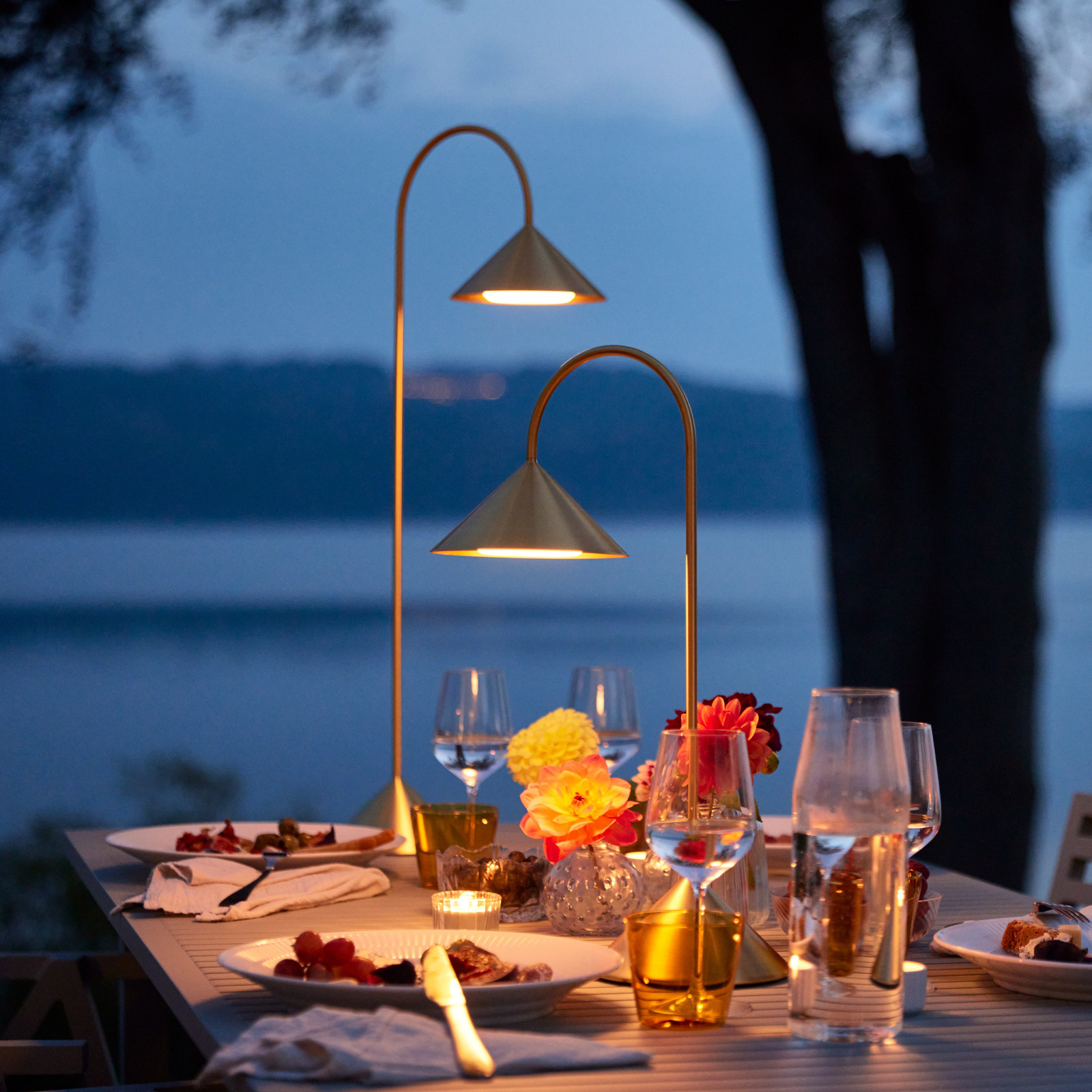 Grasp Portable Stolní Lampa H47 Solid Brass - Frandsen