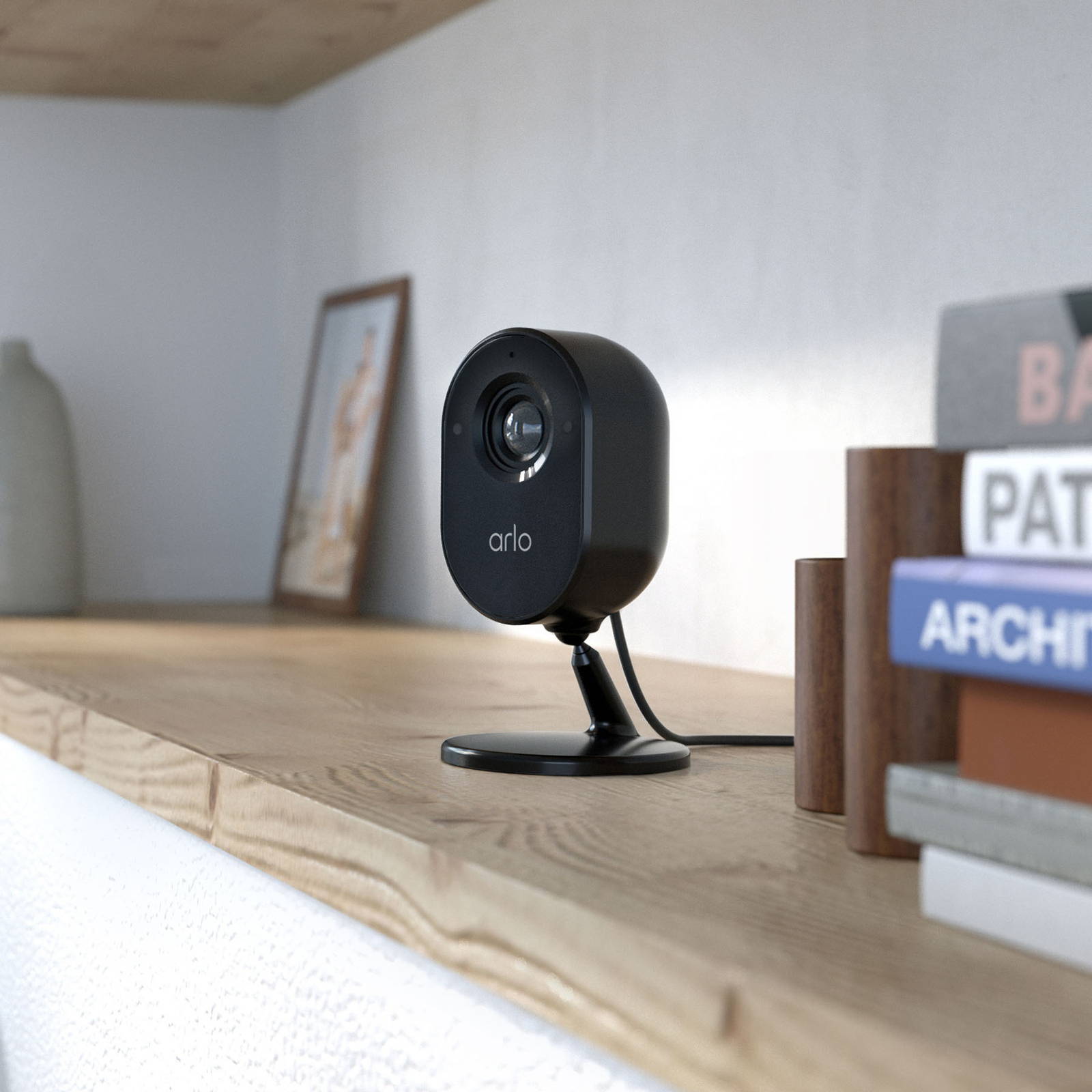 Arlo Essential Indoor caméra de surveillance noire
