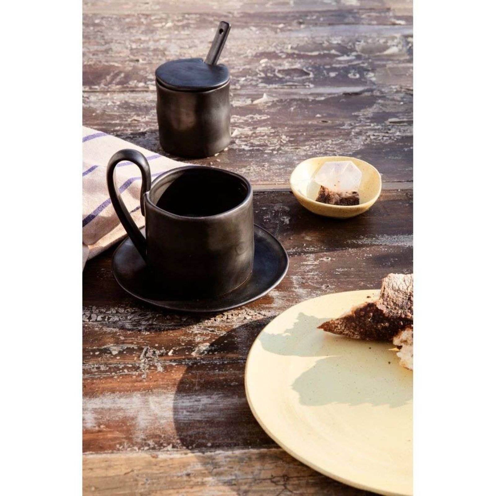 Flow Mug Black - Ferm Living