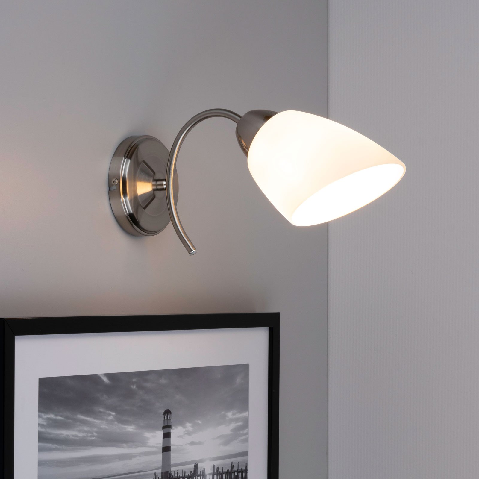 Varietta wall lamp, glass lampshade, nickel