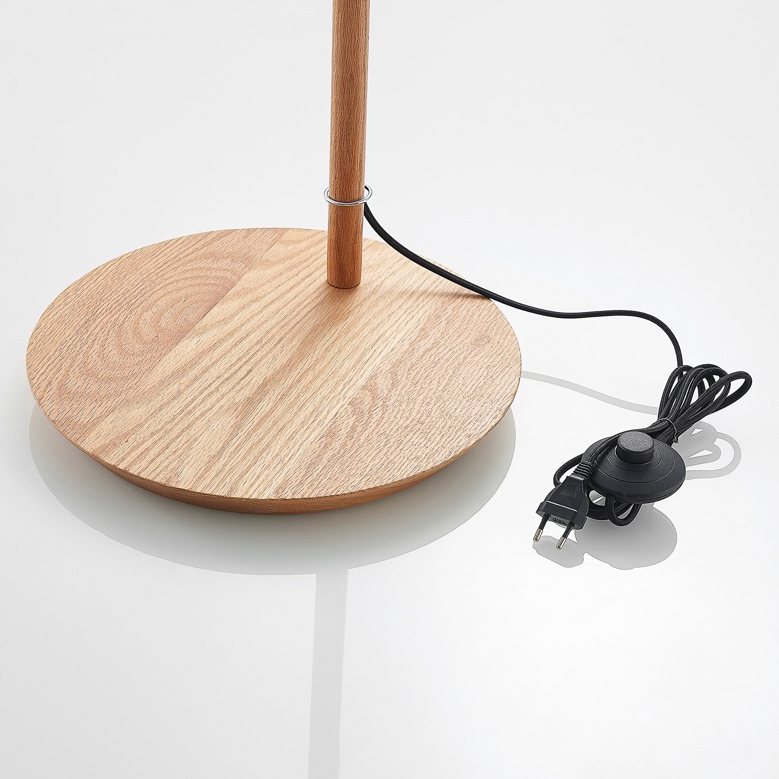 Jinda Floor Lamp White/Wood - Lucande