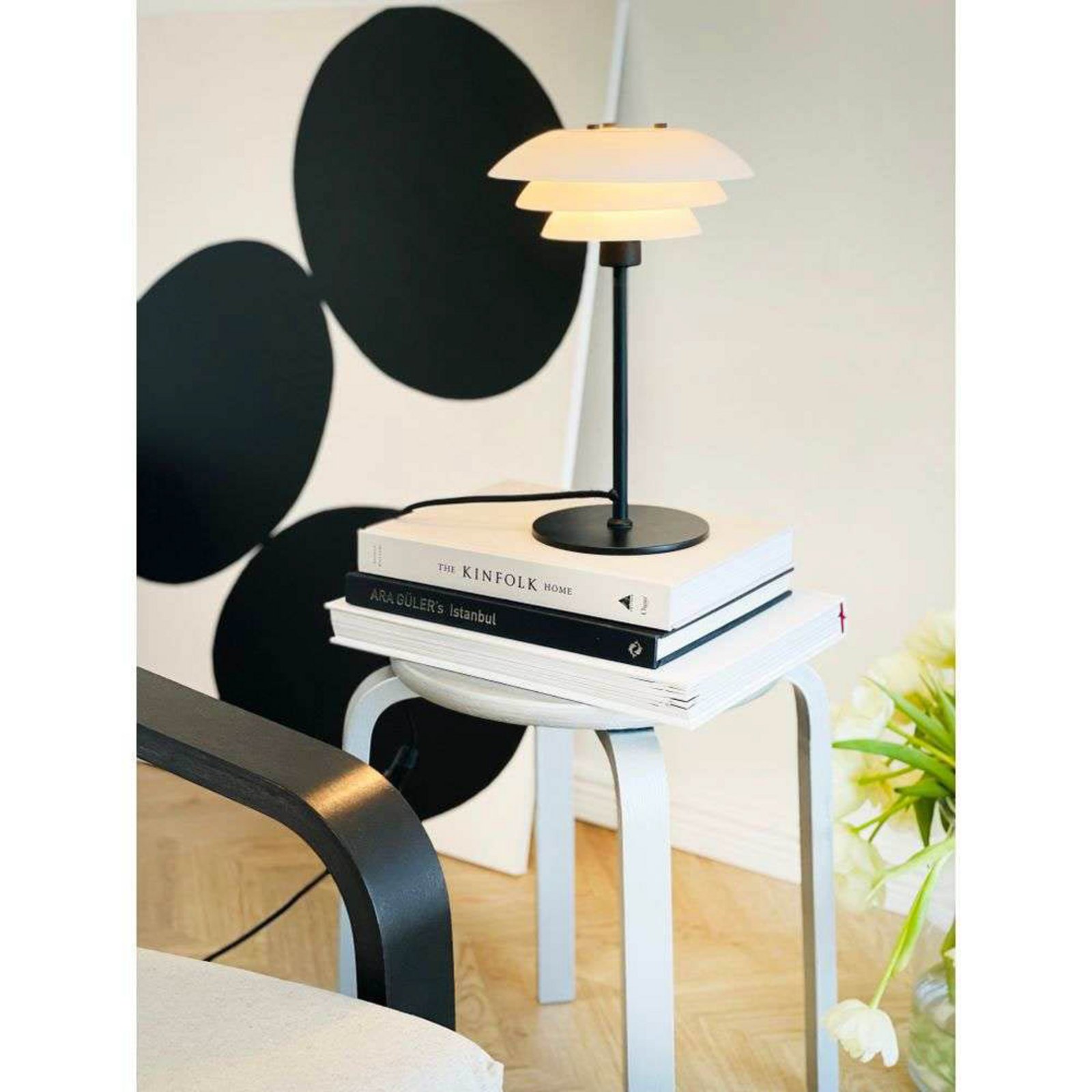 DL20 Candeeiro de Mesa Opal/Black - DybergLarsen