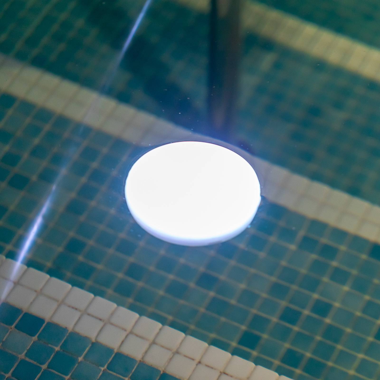 Levně Newgarden Papaya LED bazénové světlo aku IP68 RGBW