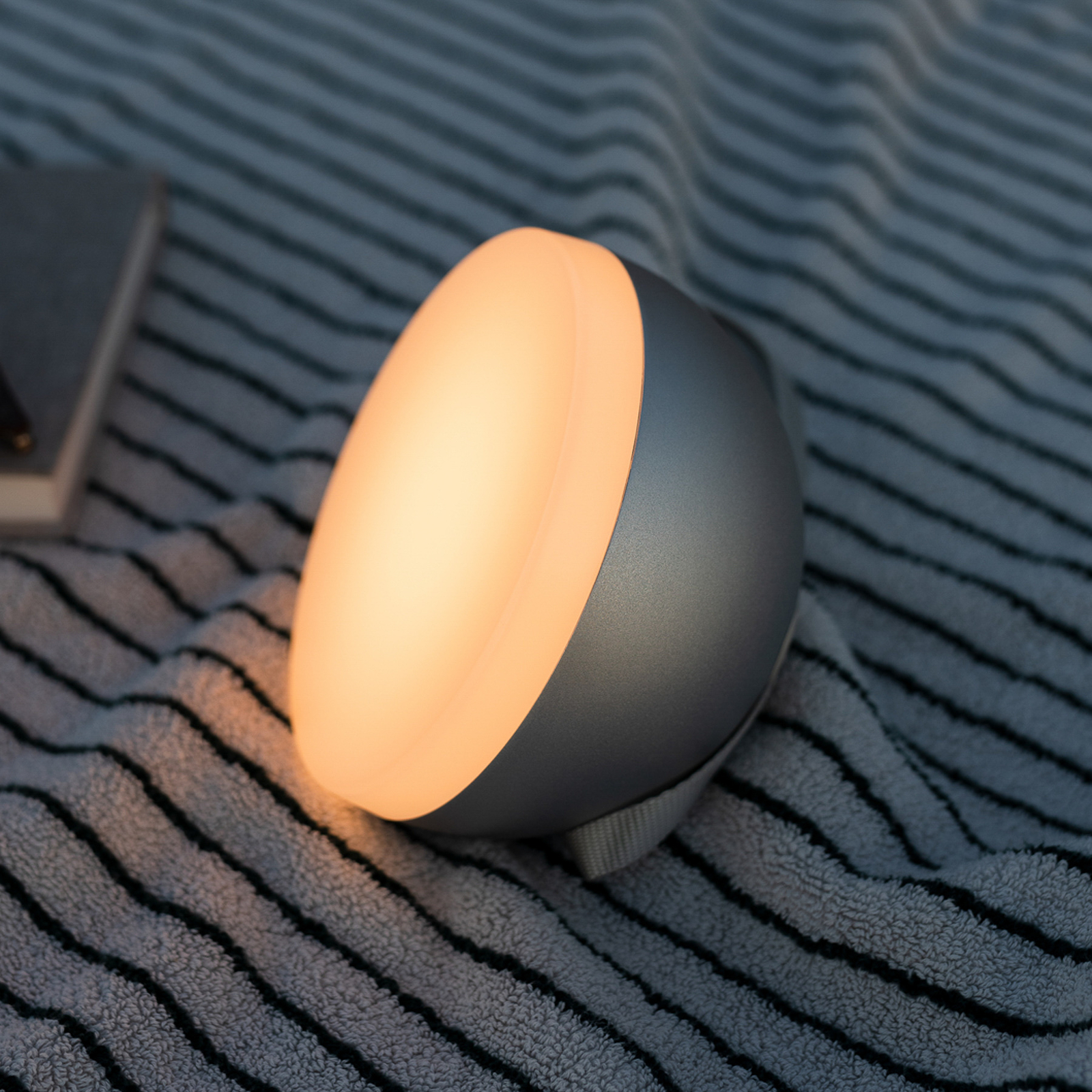 New Works Sphere LED-lampe m batteri IP67 varm grå