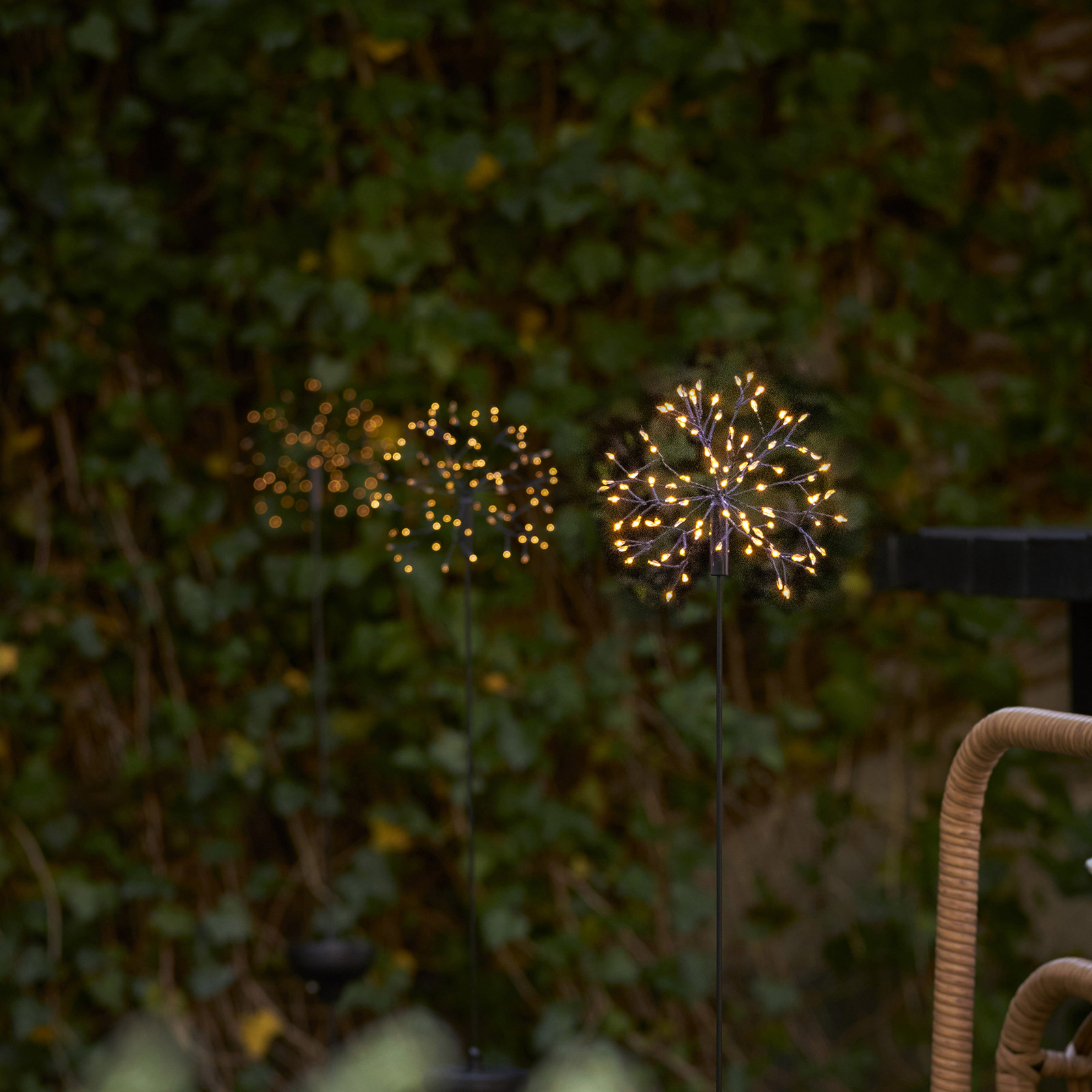Lampa solarna LED Firework, grot ziemny 85 cm