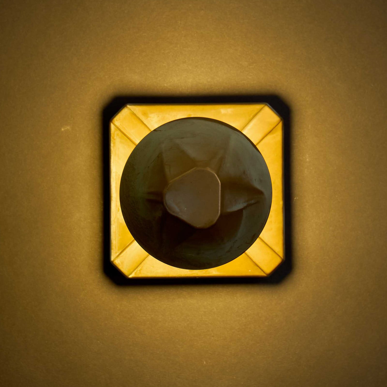 Moretti Luce LED стенна лампа „Silva Disk“, дължина на изпъкването 18 см, антично месинг