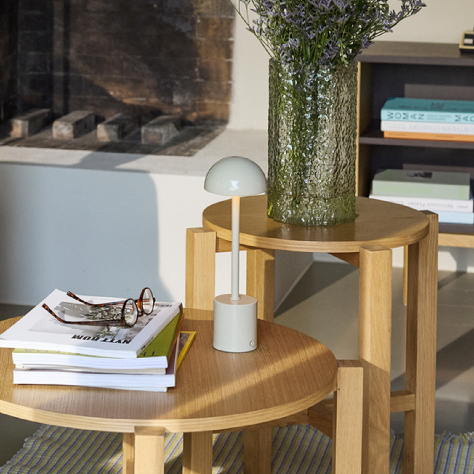 LED настолна лампа с акумулатор Taten, пясъчен цвят, височина 30 см, метал