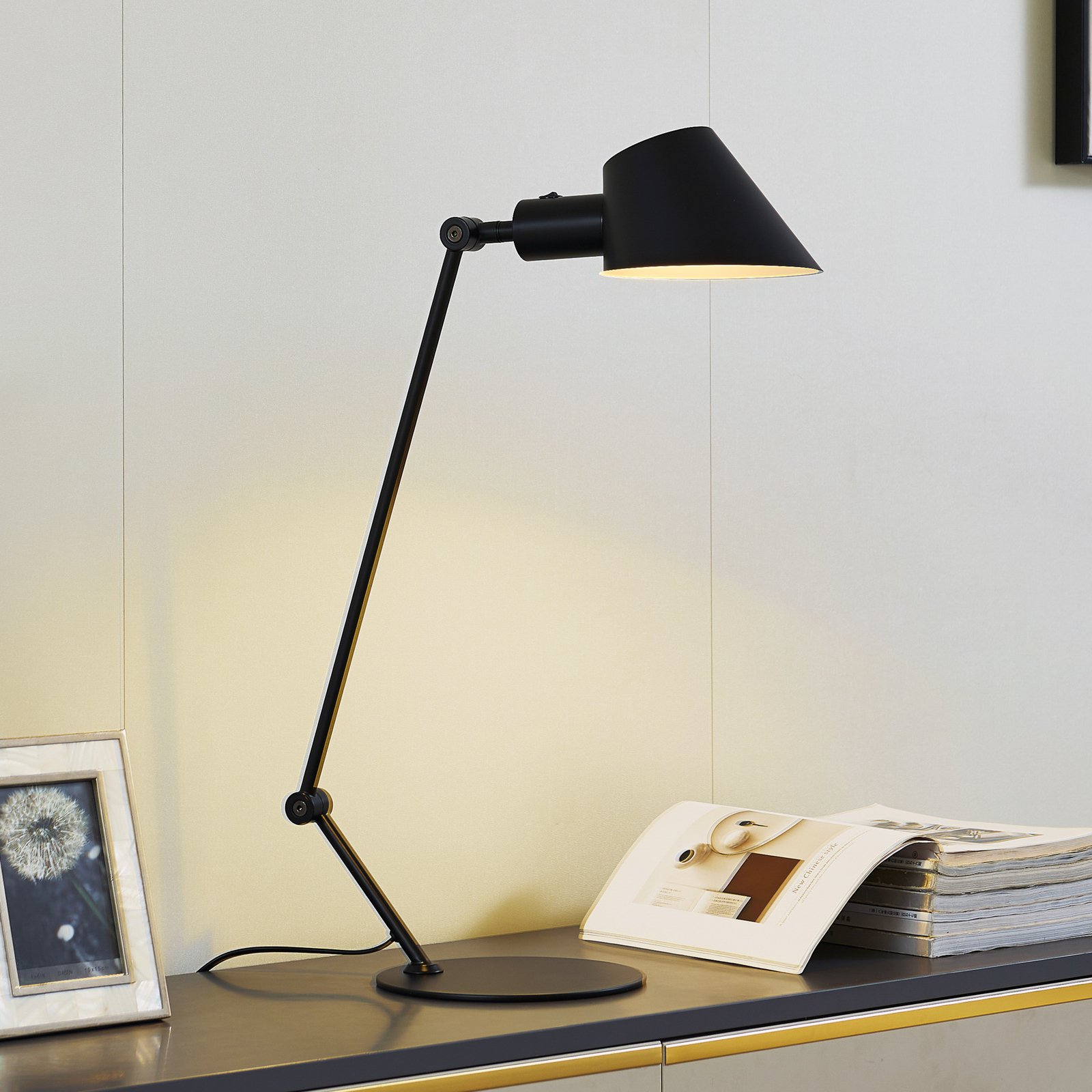 Lindby Corali table lamp, black, metal