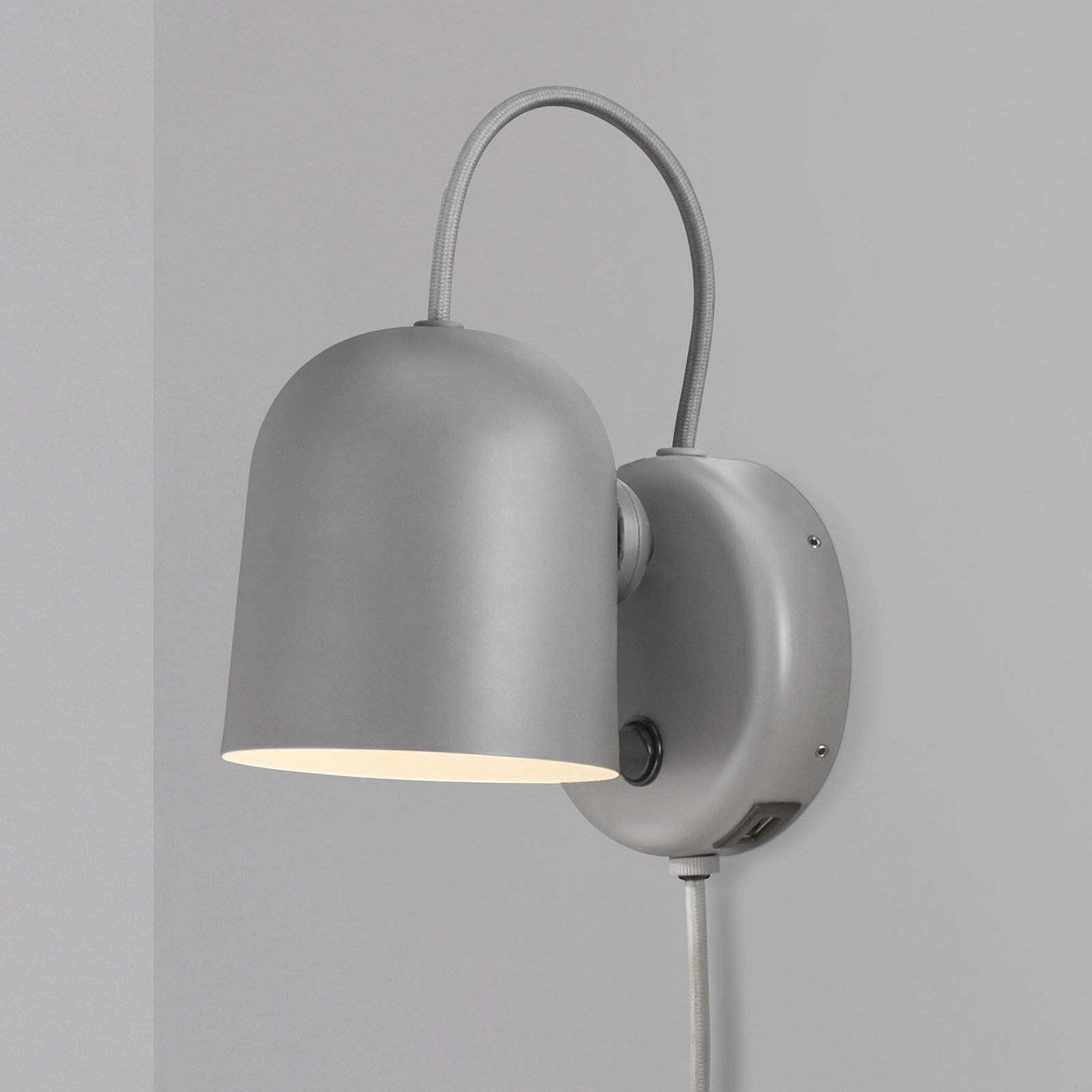 Wandleuchte Angle mit Kippschalter + USB-Anschluss