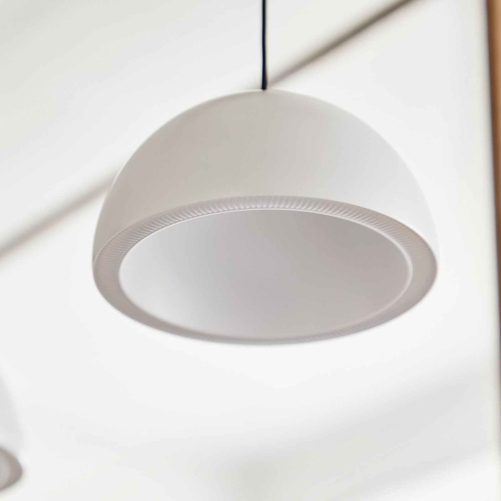 LOOM DESIGN Suspension LED Curve, blanc, aluminium, Ø 14 cm