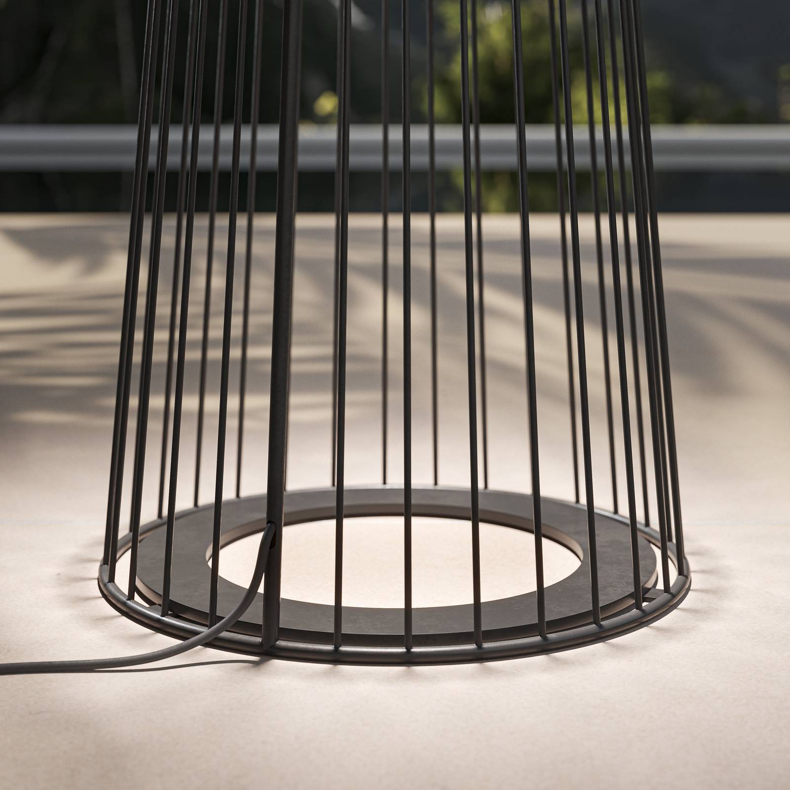 Karman Lampa stojąca LED Ikonika, czarna, wysokość 180 cm, metal