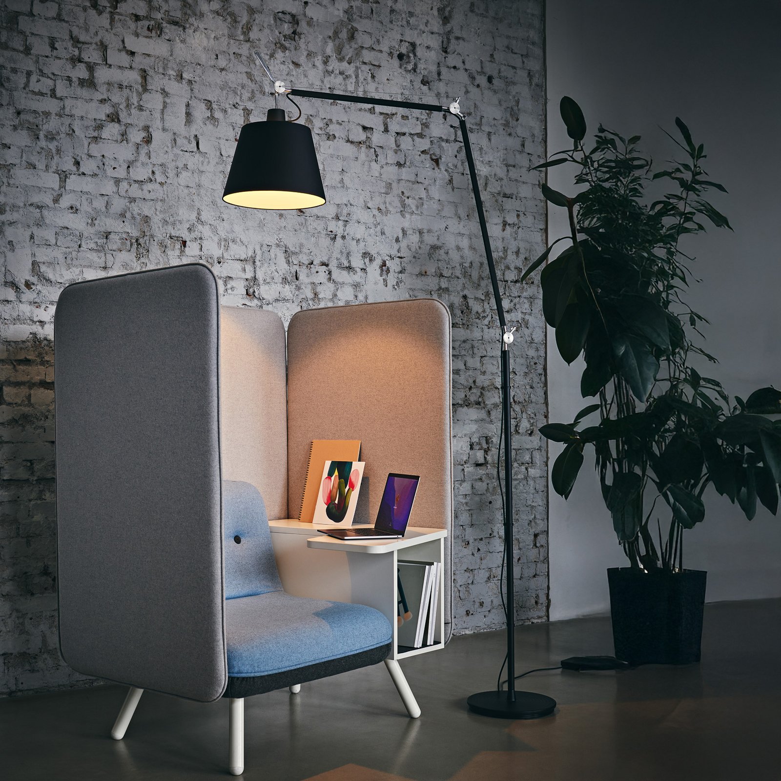 Artemide Tolomeo Mega podno tijelo, prigušivo, crno
