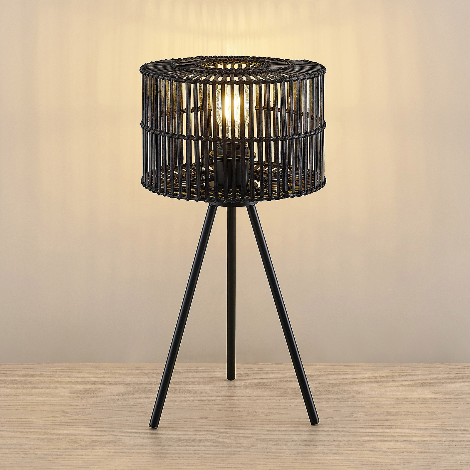 Lindby Rabiya lámpara de mesa de bambú, negro, trípode