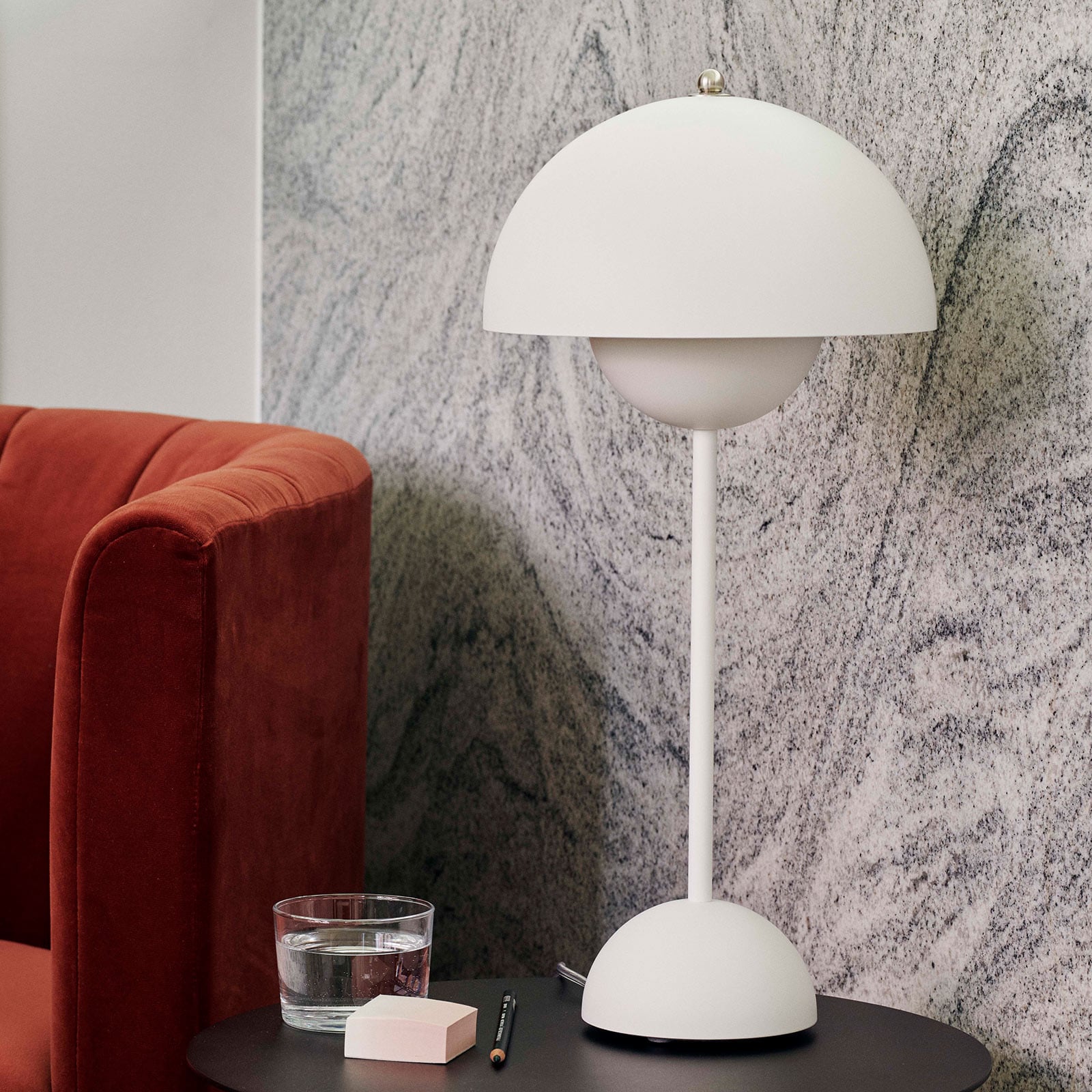 Flowerpot VP3 bordlampe, hvid mat, 50 cm &Tradition - Stue - Design - Metal - Med én lyskilde