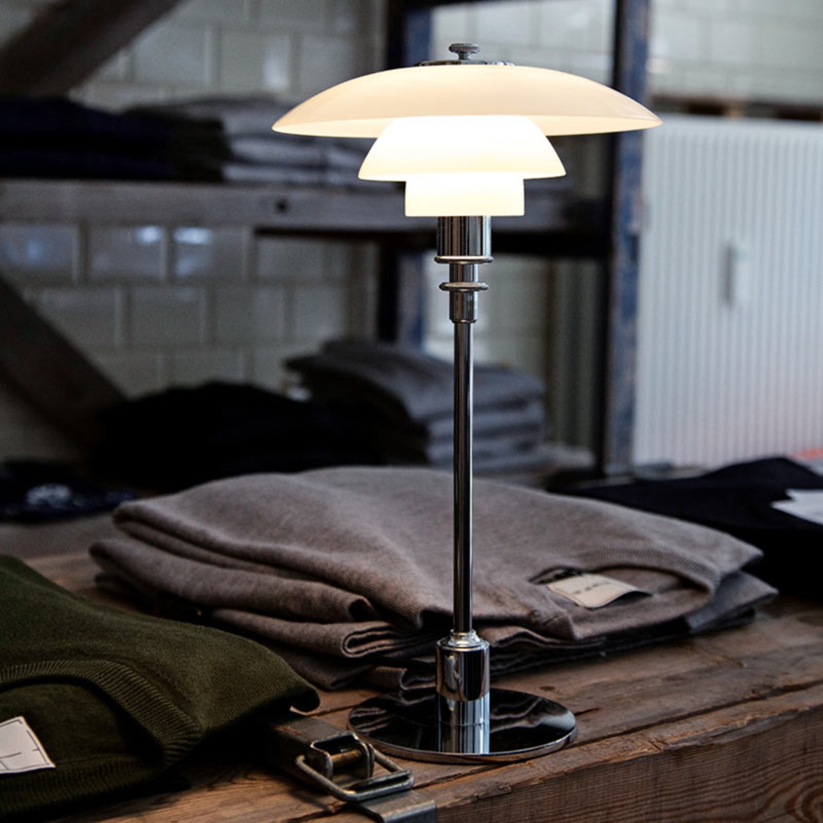 Louis Poulsen PH 3/2 lámpara mesa cromo brillante