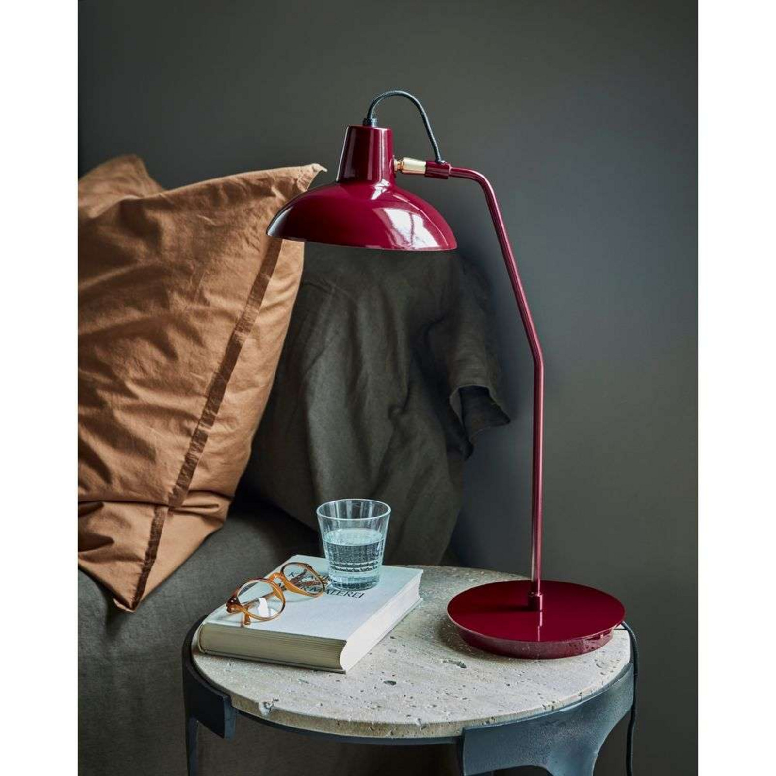 Alternativ bild 1 för House Doctor - Desk Bordslampa Röd