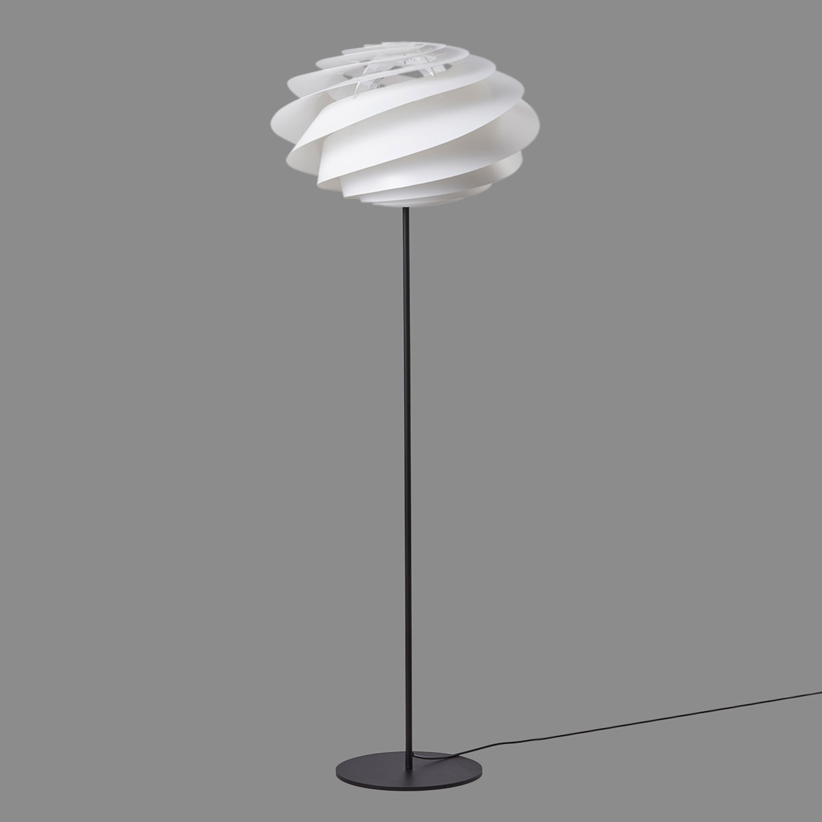 LE KLINT Swirl - lámpara de pie blanca de diseño