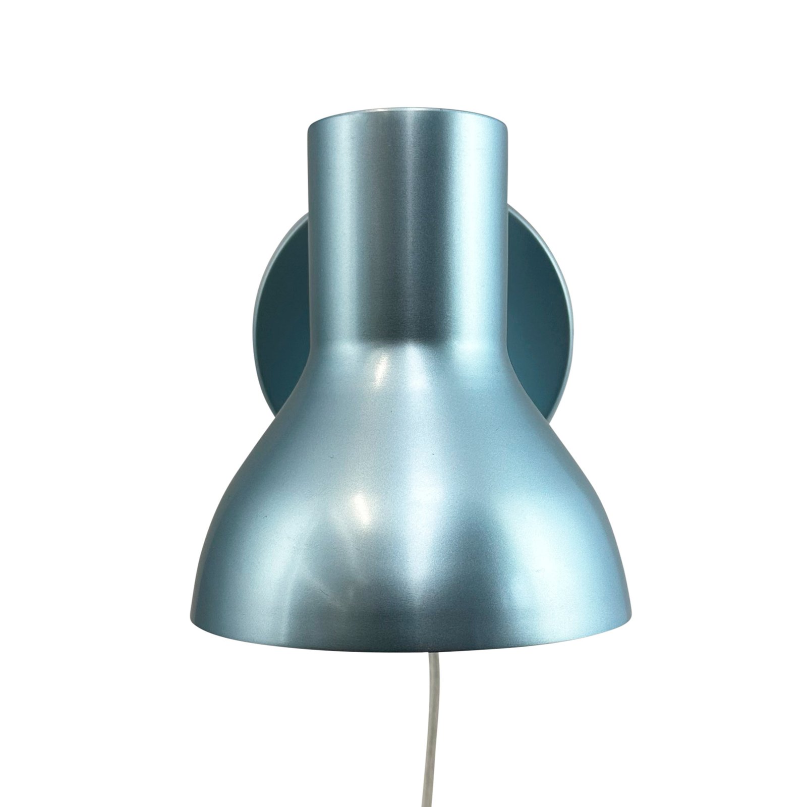 Dyberg Larsen Bob sienas lampa ar zilu metāla apdari