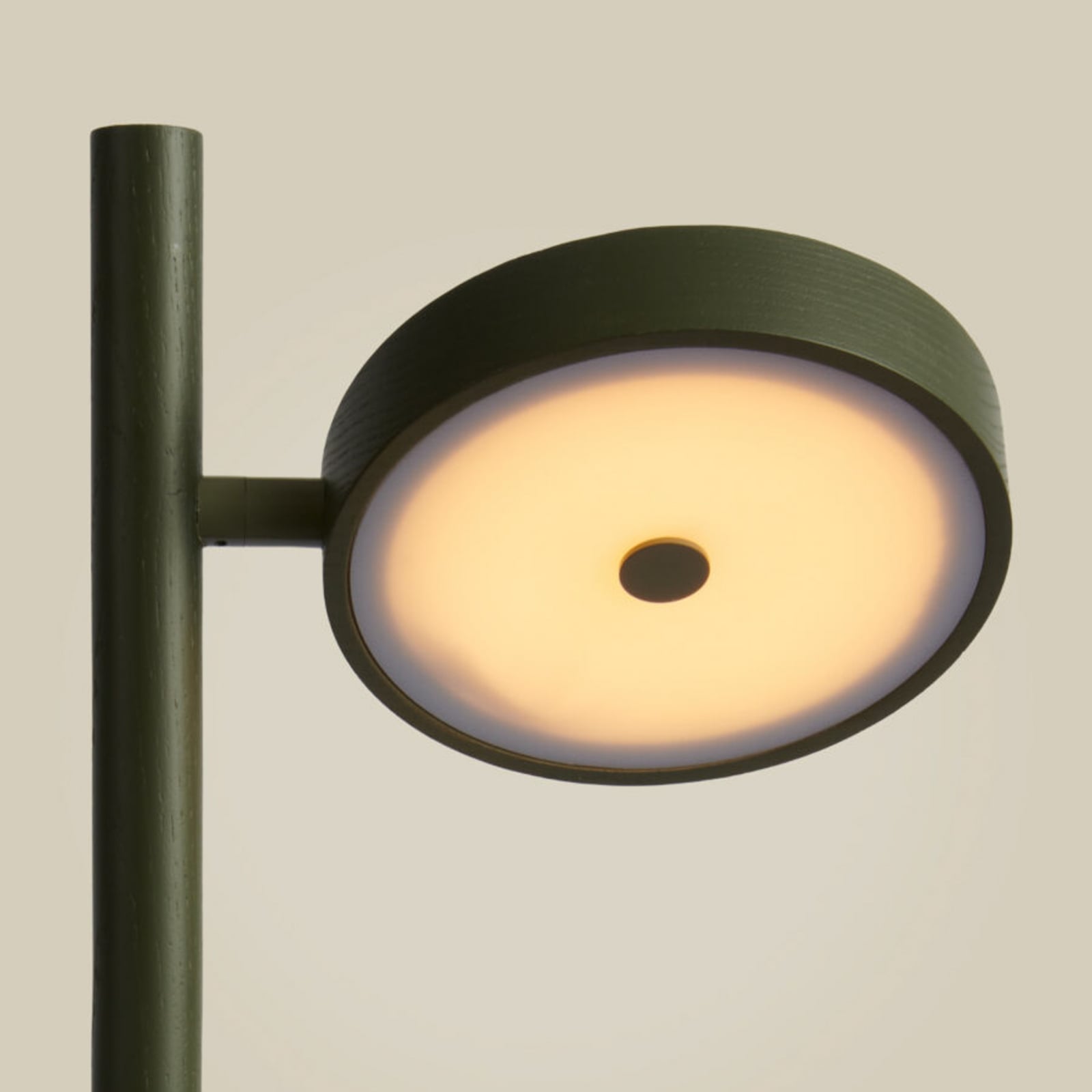 GOOD & MOJO LED-põrandalamp Okinawa, 1-flg. roheline, 146 cm, puit