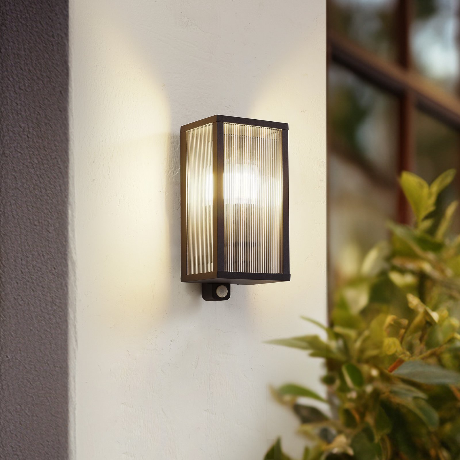 Peldar Fluted Outdoor Wall Lamp w/Sensor Black - Lindby