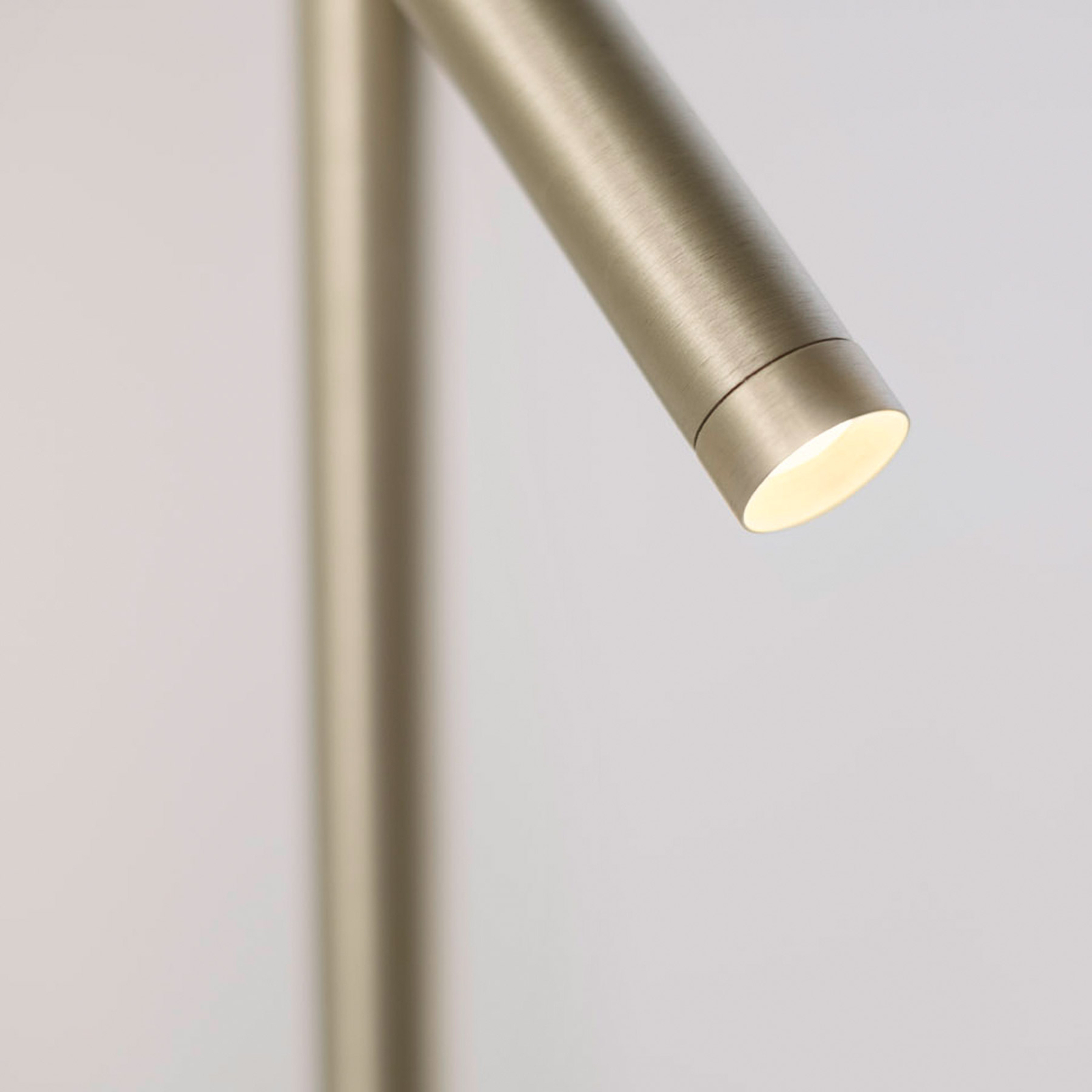 Sattler Fino Floor LED-Stehlampe, 3.000 K, gold
