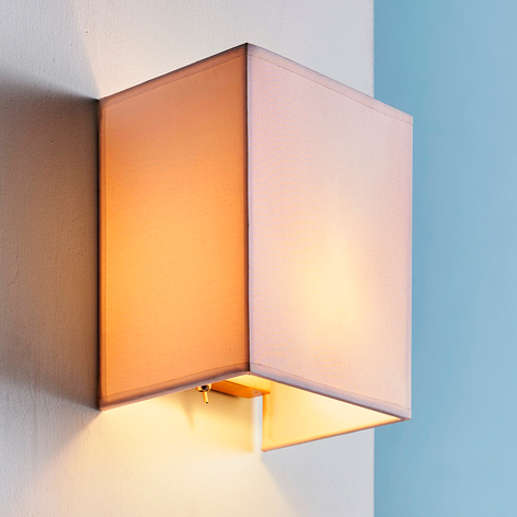 Kantet stoffvegglampe Annalisa i hvitt