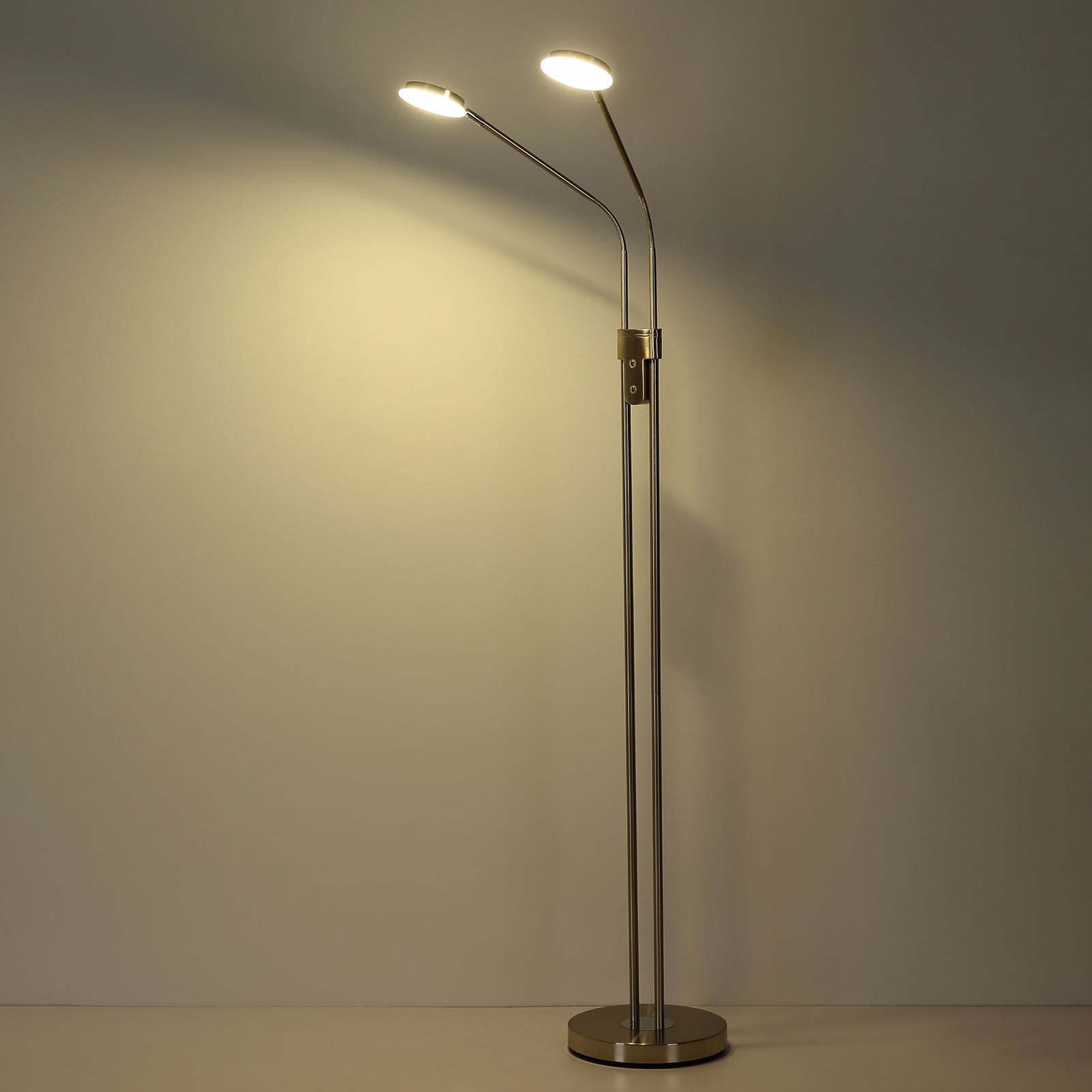 LED-lattiavalaisin Silvio, 2-lamppuinen, nikkeli, CCT, himmennettävä LED-lattiavalaisin Silvio, 2-lamppuinen, nikkeli, CCT, himmennettävä