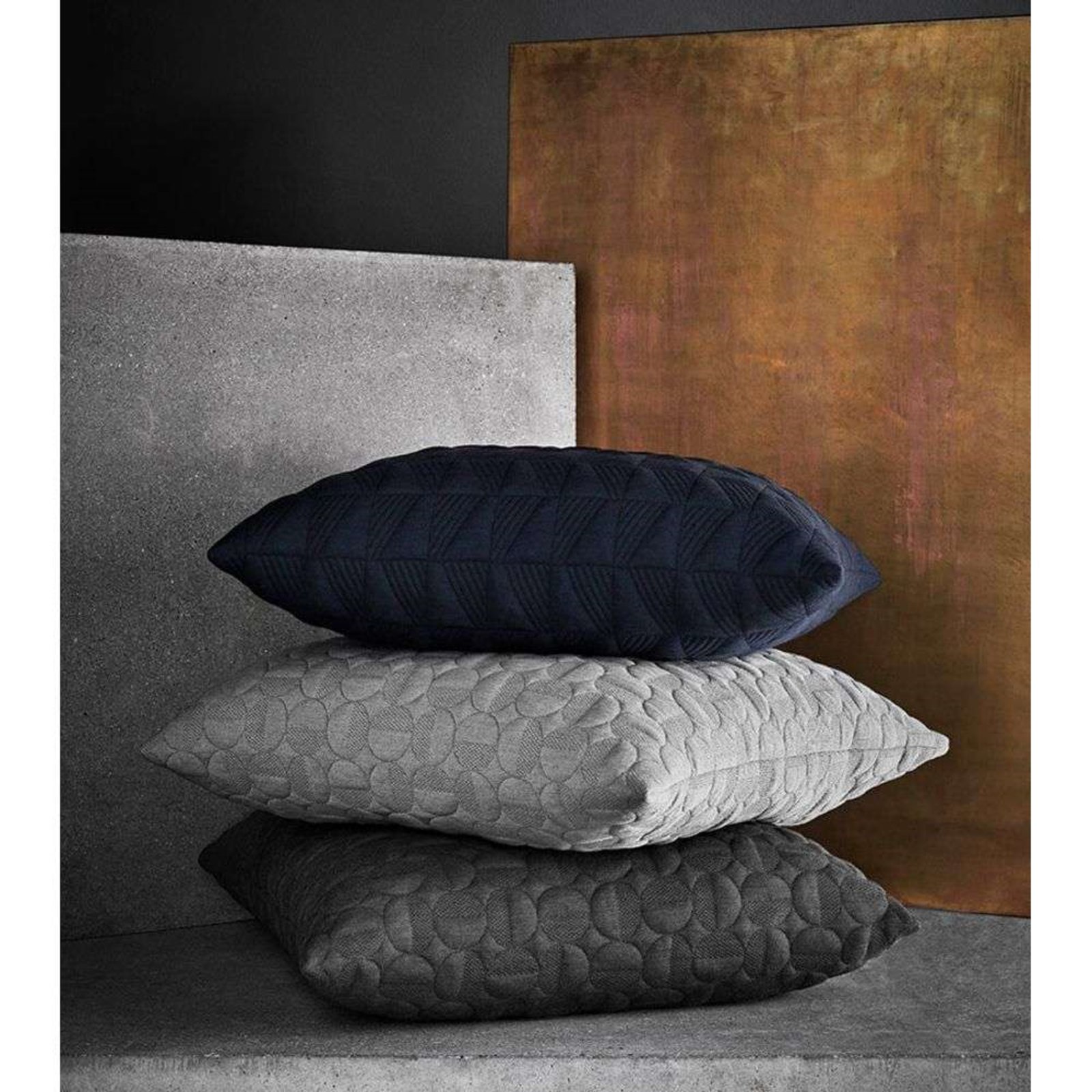 AJ Cushion Trapez 60x40 Midnight Blue - Fritz Hansen