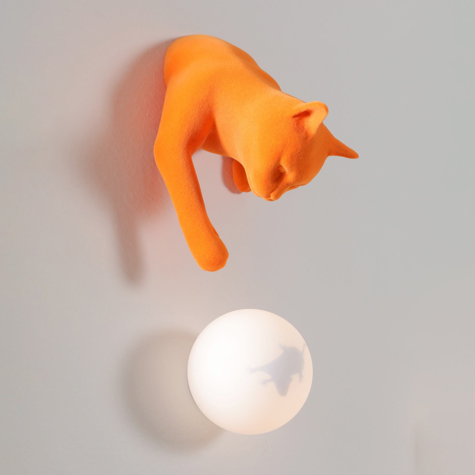 Karman wall light Maoo, ceramic orange, glass, cat figurine