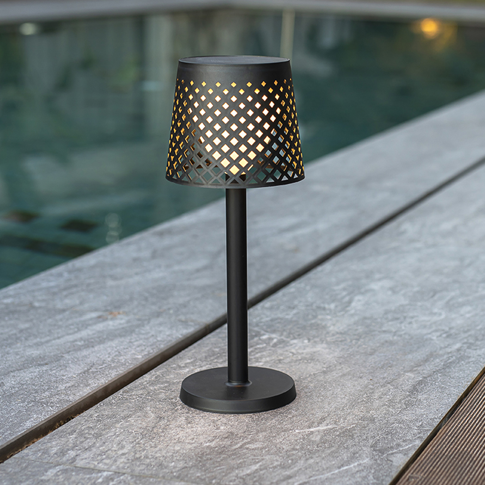 Newgarden Greta LED-solcellelampe, svart