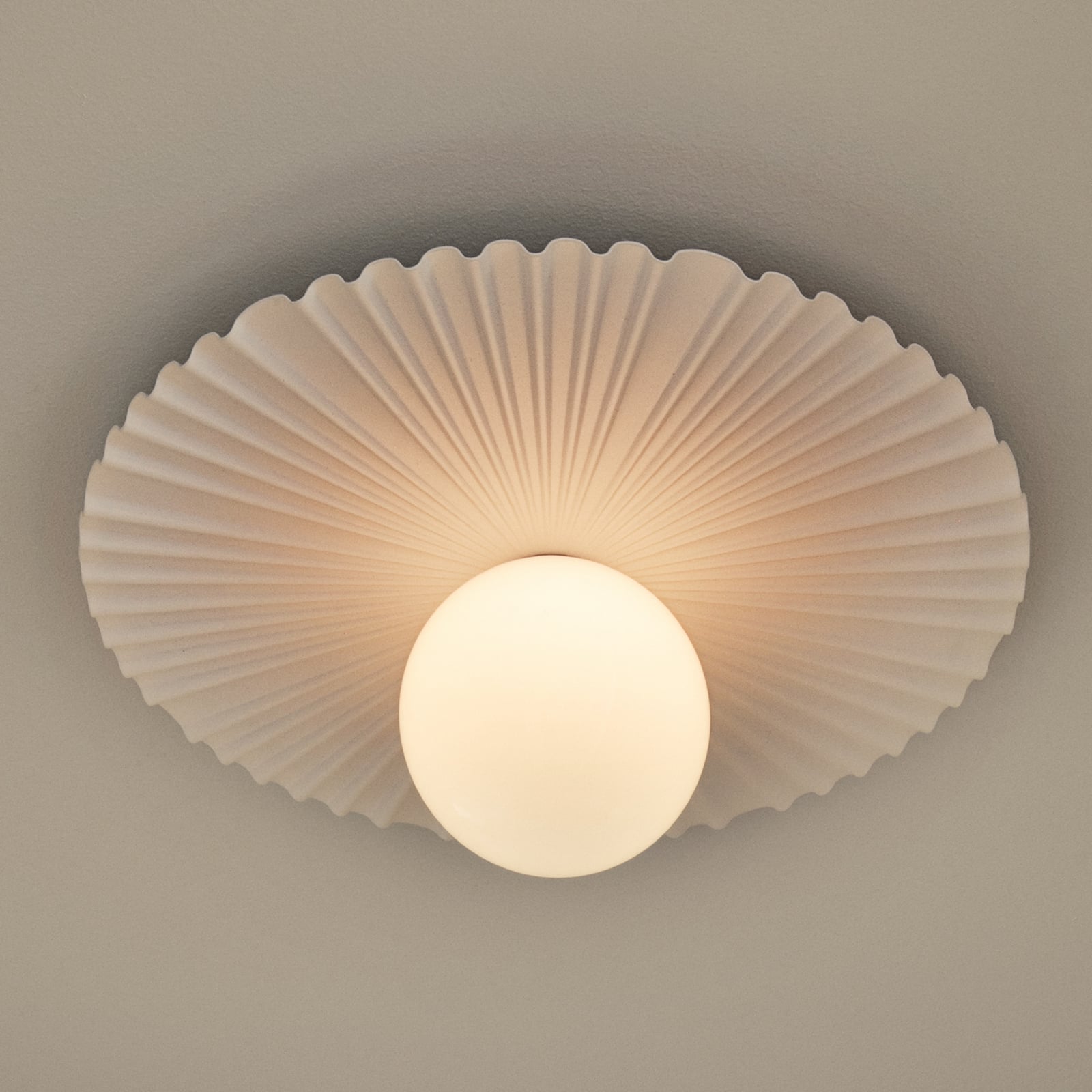 Liila Muuse Wall/Ceiling Lamp IP44 Medium White/Opal - Nuura