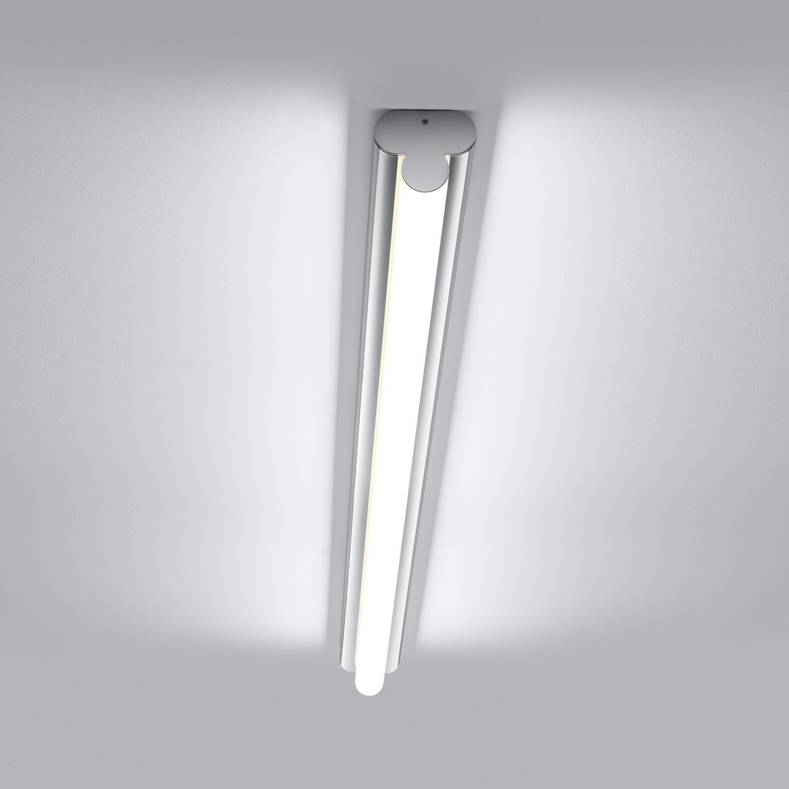 Helestra LED mirror light LOOM 2, length 90 cm, IP44, CCT
