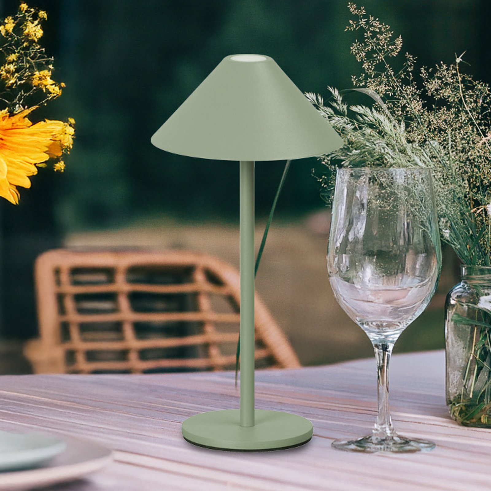 LED-Akku-Tischlampe Prato, salbeigrün Höhe 25 cm Metall IP54