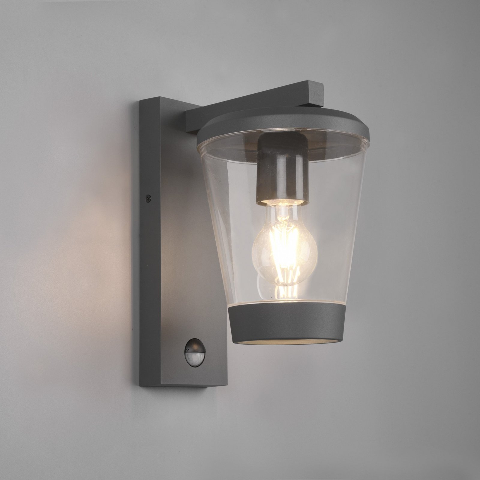 Āra sienas lampa ar sensoru CAVADO, antracīta krāsā, augstums 28 cm, IP44 Āra sienas lampa ar sensoru CAVADO, antracīta krāsā, augstums 28 cm, IP44