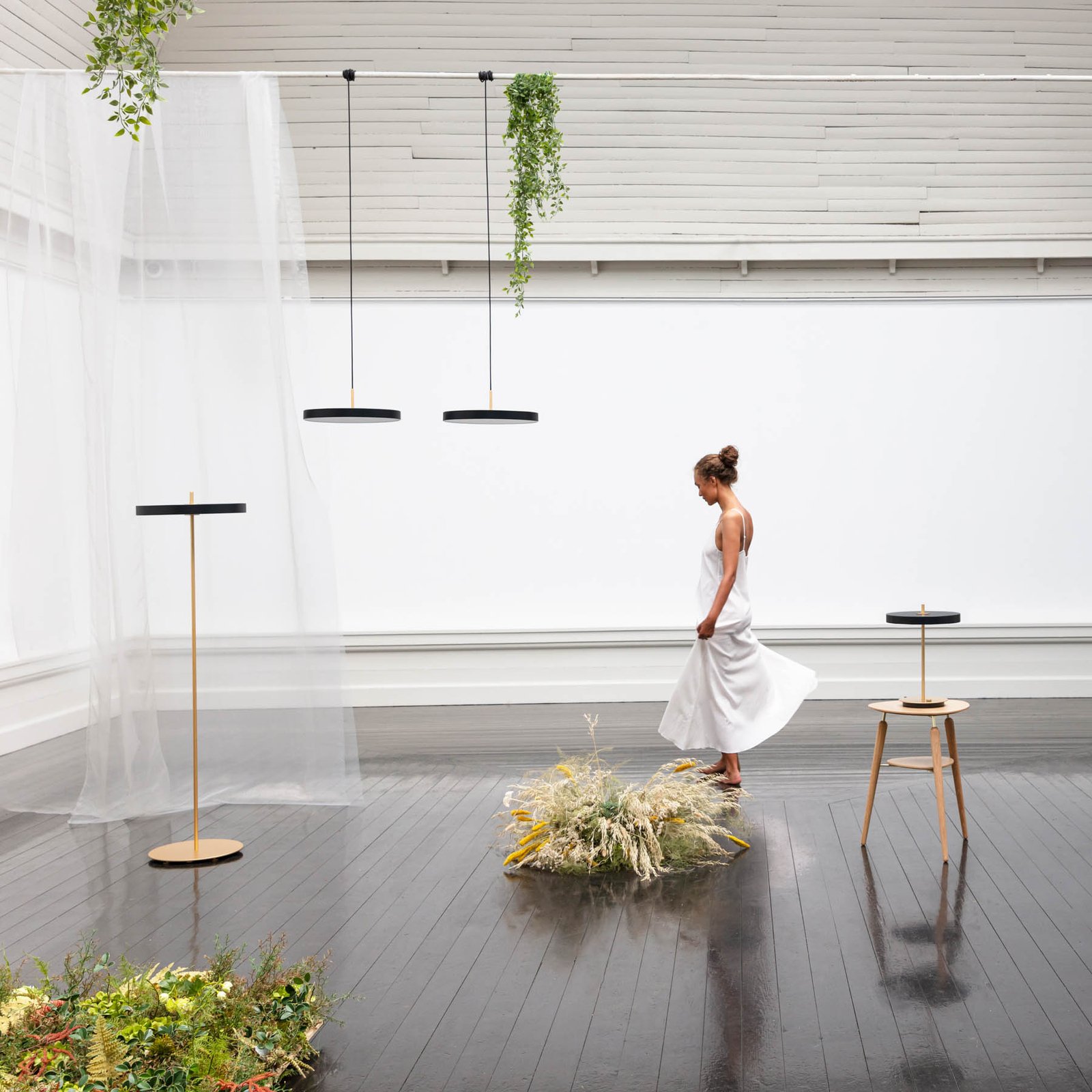 Asteria Candeeiro de Mesa Black - UMAGE