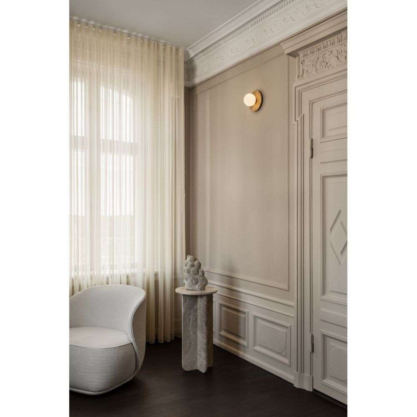Candeeiro de parede Nuura Liila Muuse, Ø 20 cm, IP44, dourado/ópalo