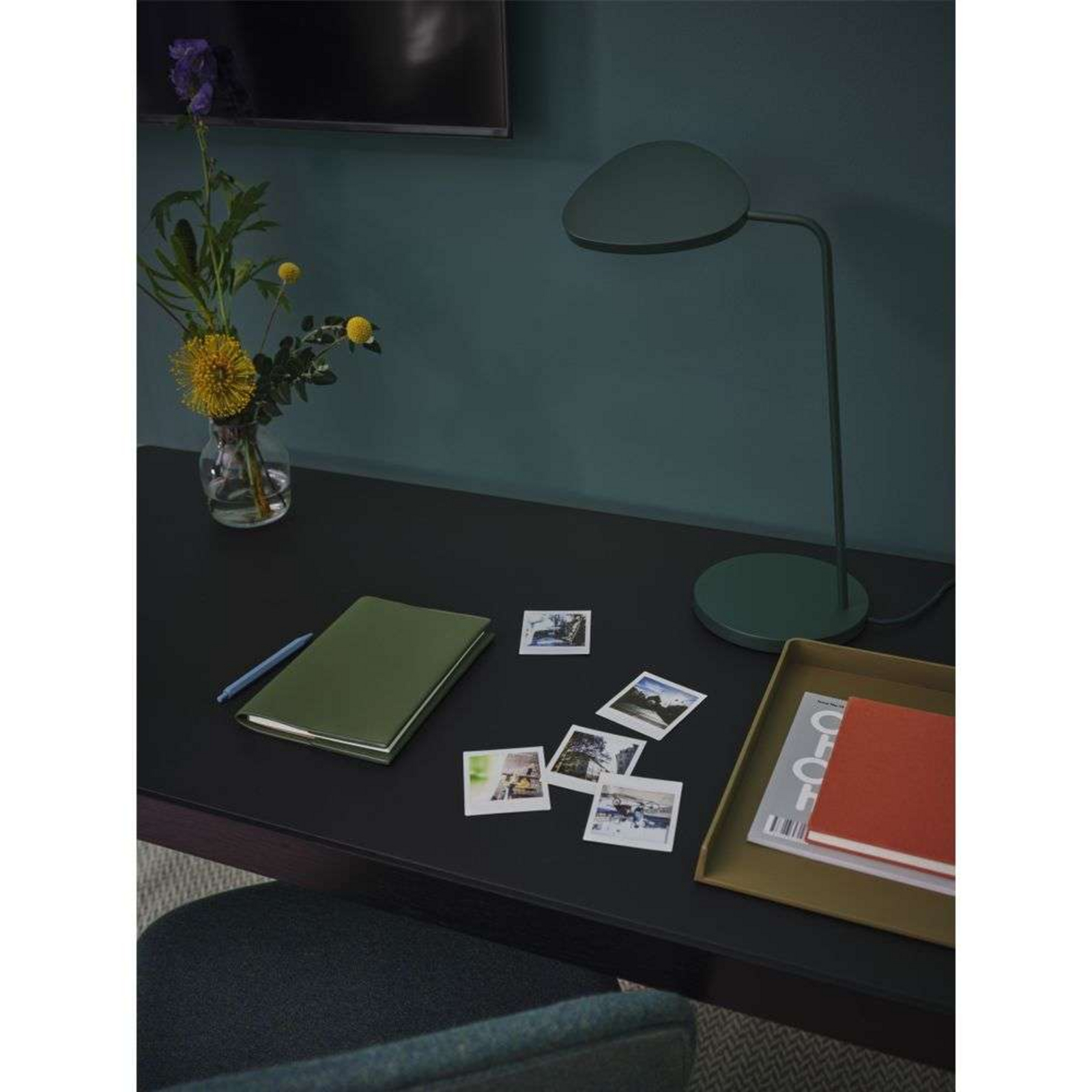 Arrange Desktop Tray 32x25 Brown Green - Muuto