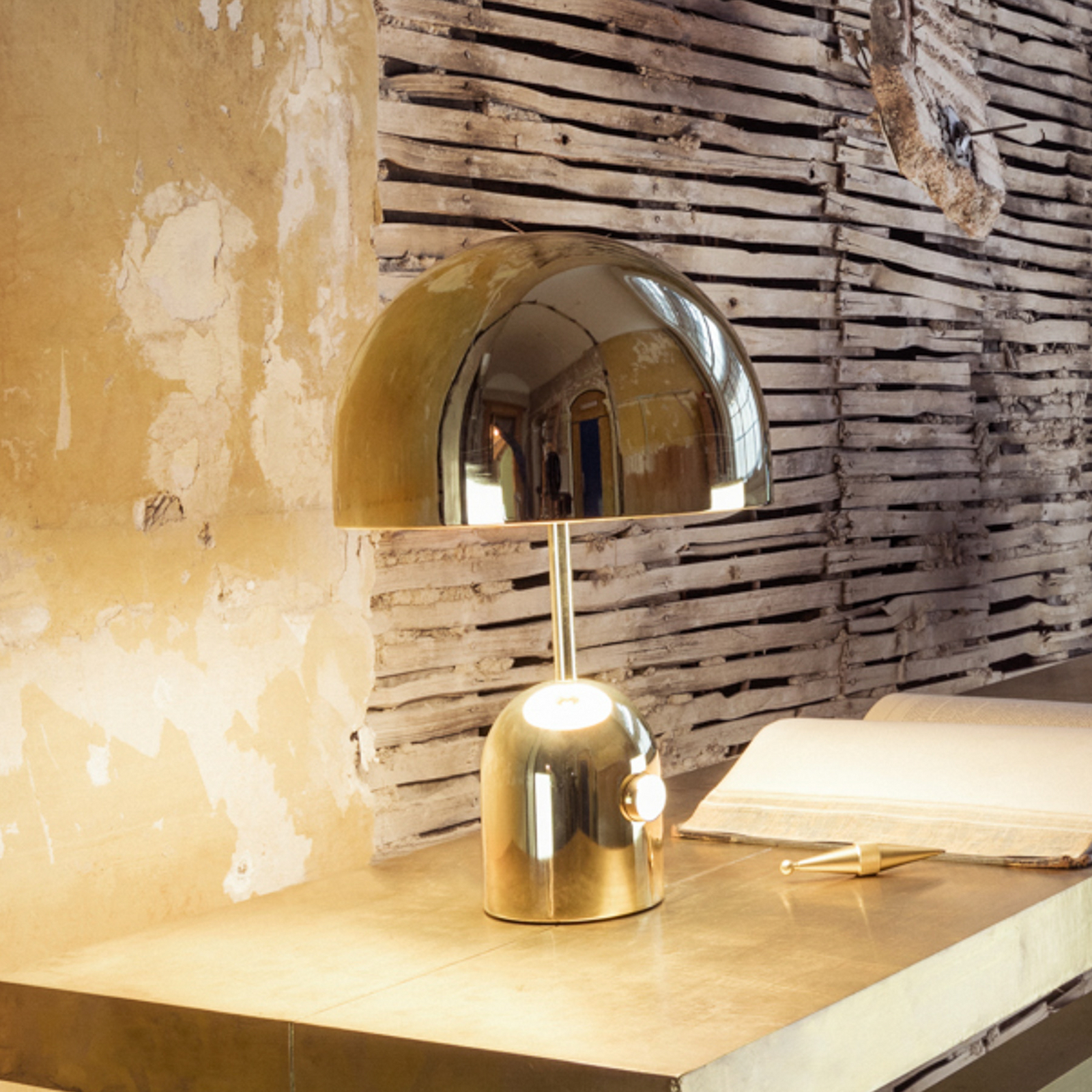 Tom Dixon lampada LED da tavolo Bell, color oro, 43 cm, dimmerabile