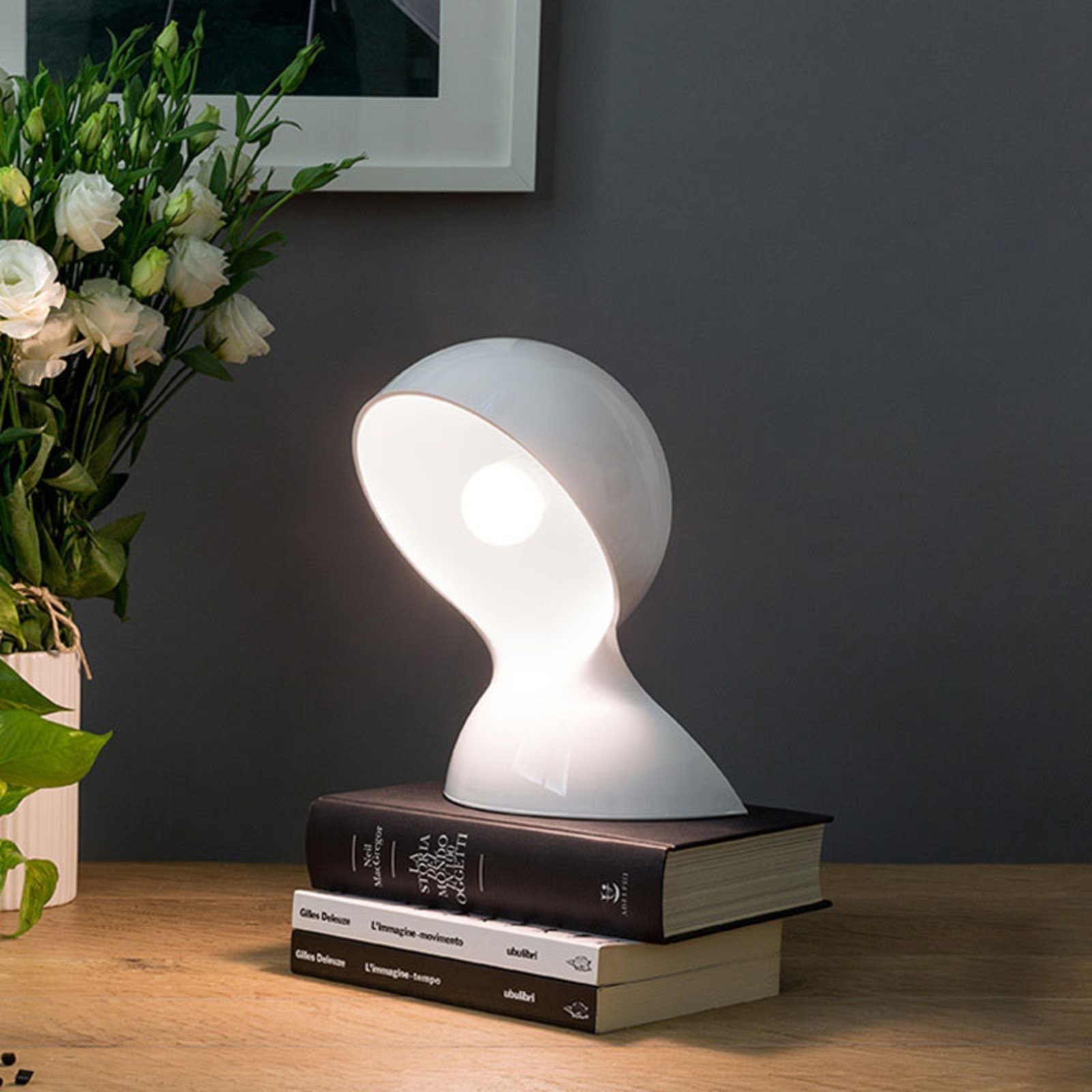 Artemide Dalù designer table lamp in white, for Living / Dining Room, plastic, E14, 30 W, energy efficiency: A++, W: 18.4 cm, H: 26 cm