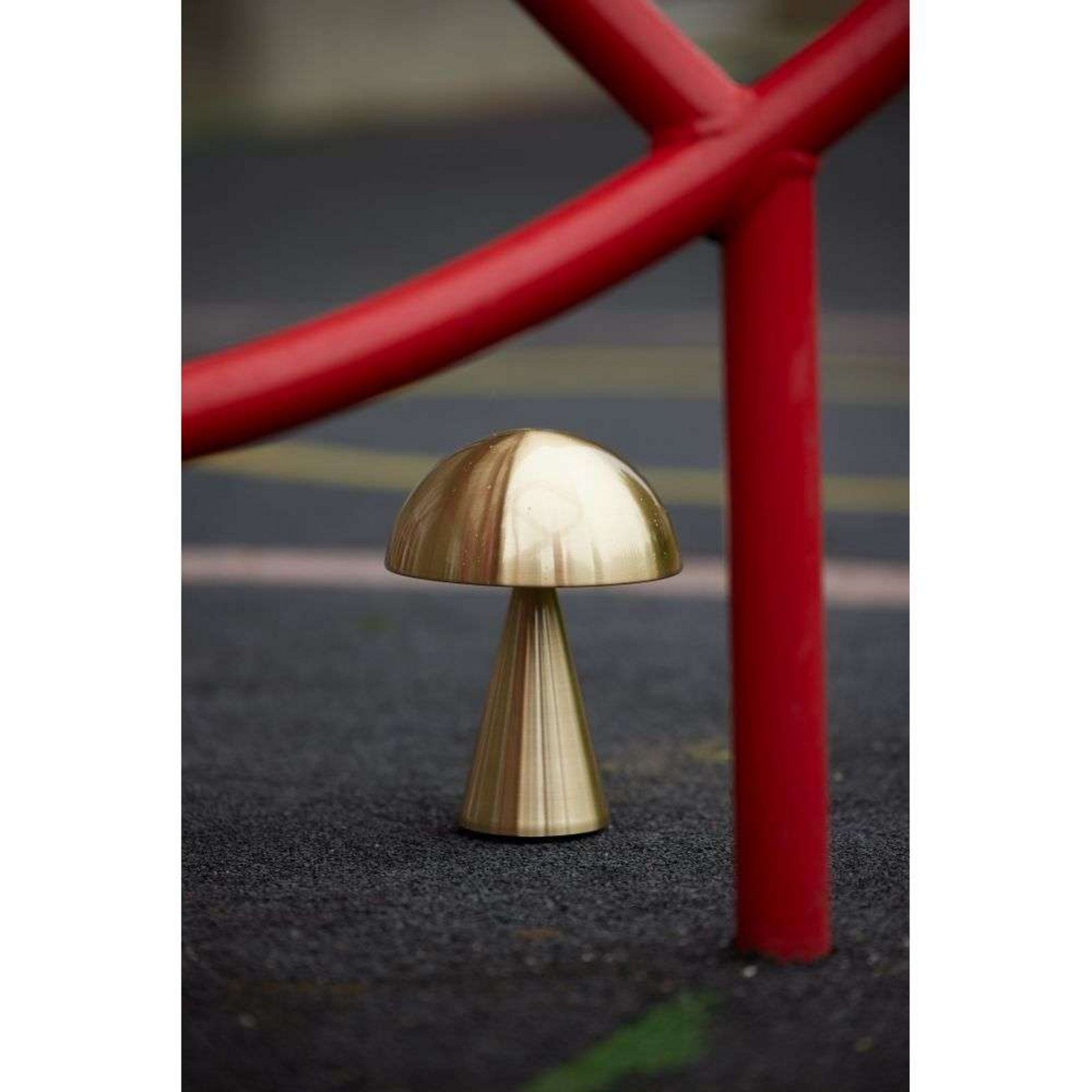 Mush LED Pārnēsājamā Galda Lampa Dim. Misiņš - Hübsch
