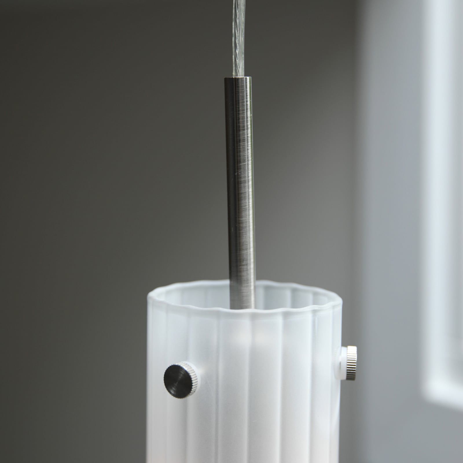 Hengelampe Tibia, stikkontakt, hvit/nikkel, Ø 7 cm Hengelampe Tibia, stikkontakt, hvit/nikkel, Ø 7 cm