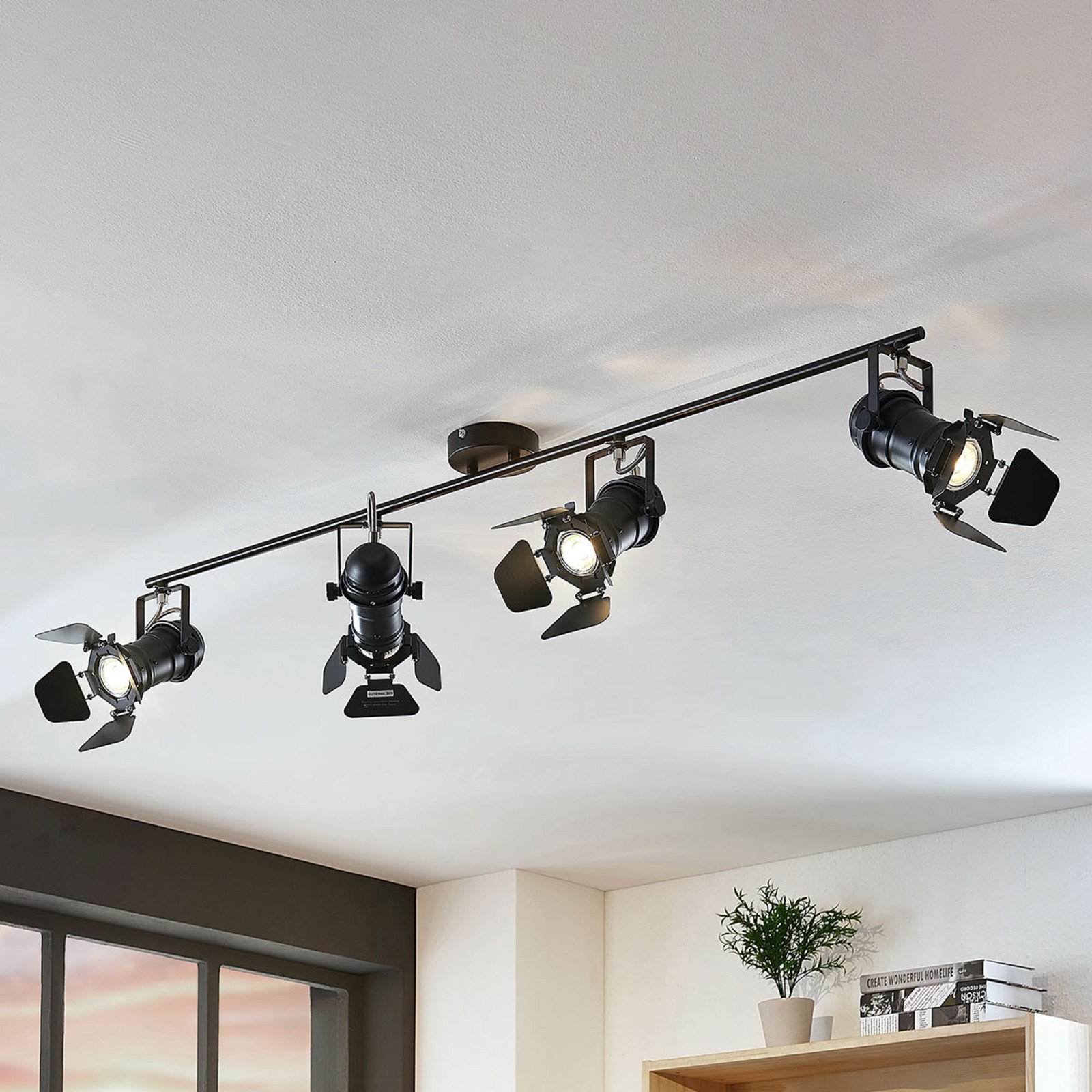 Lindby Tilen spot de plafon 4 becuri negru metal 125cm - Camera de zi / sufragerie - Design industrial